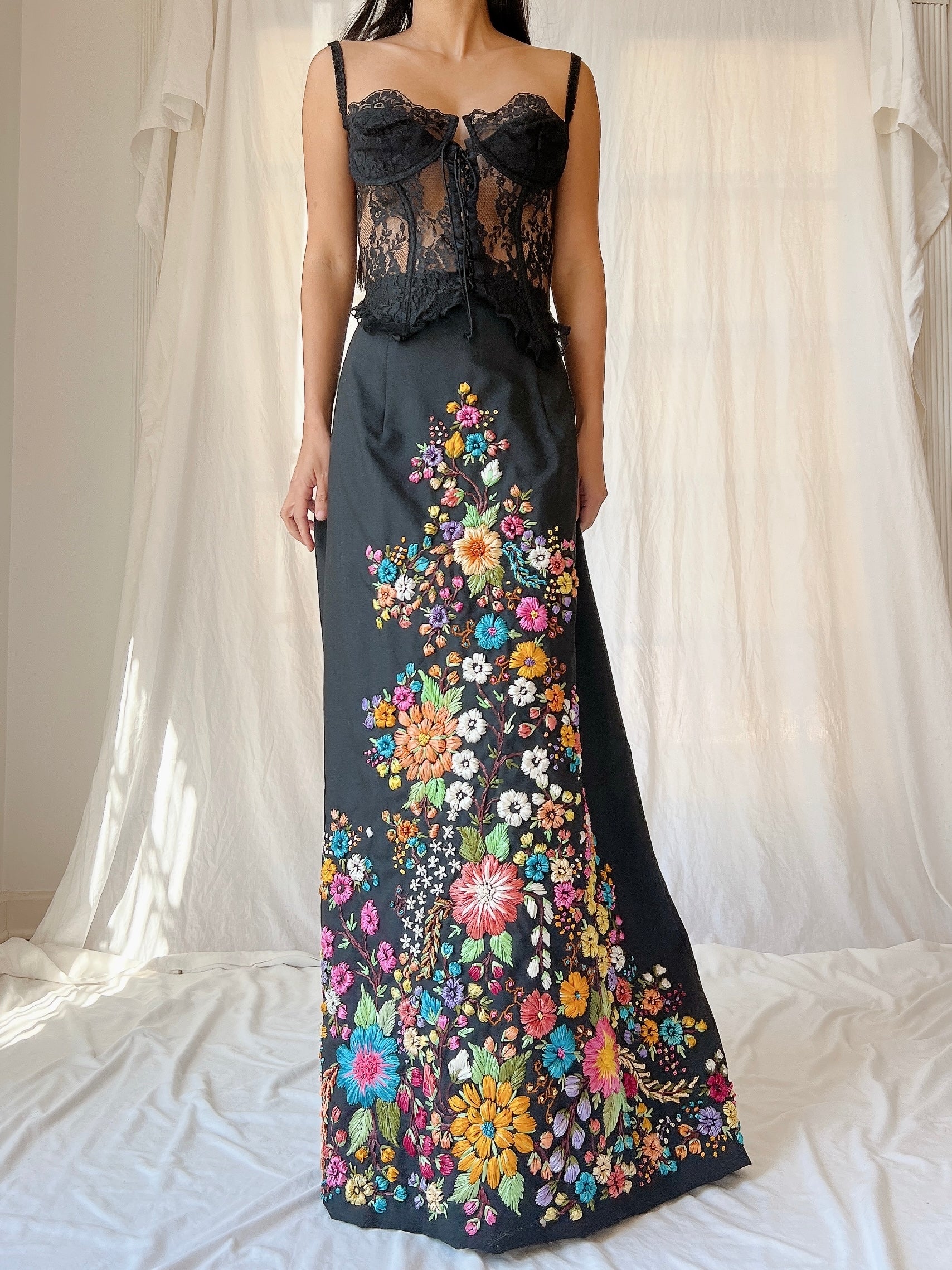 1970s Embroidered Cotton Skirt with Raffia Embroidery - M/L