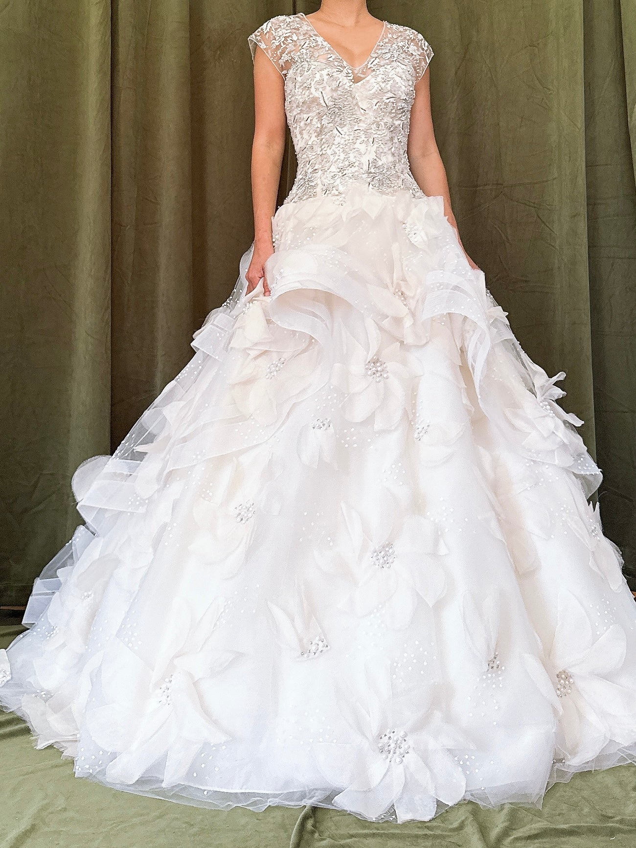Monique Llhuilier Silk organza flower gown - S