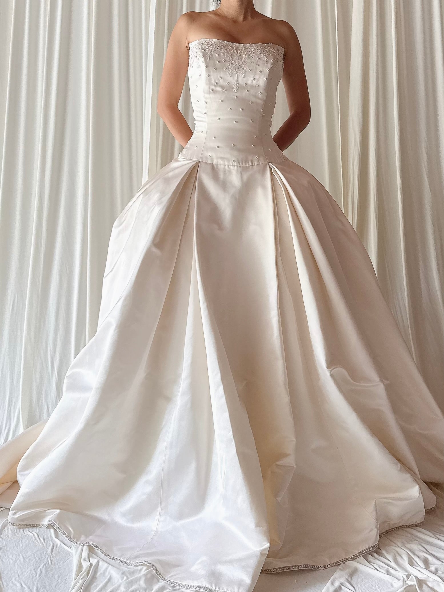 Vintage Eve of Milady Off-White Silk Gown - L/10