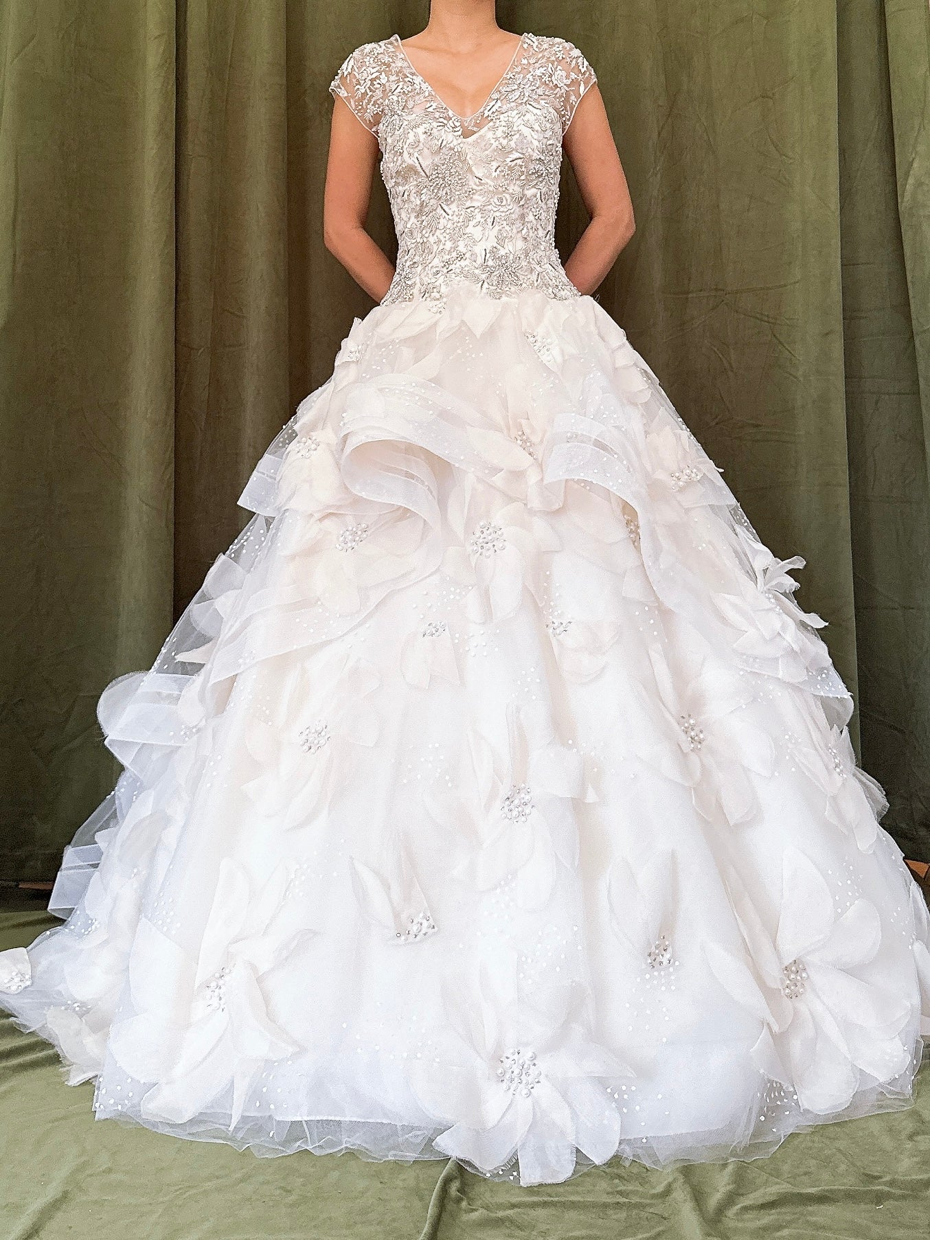 Monique Llhuilier Silk organza flower gown - S