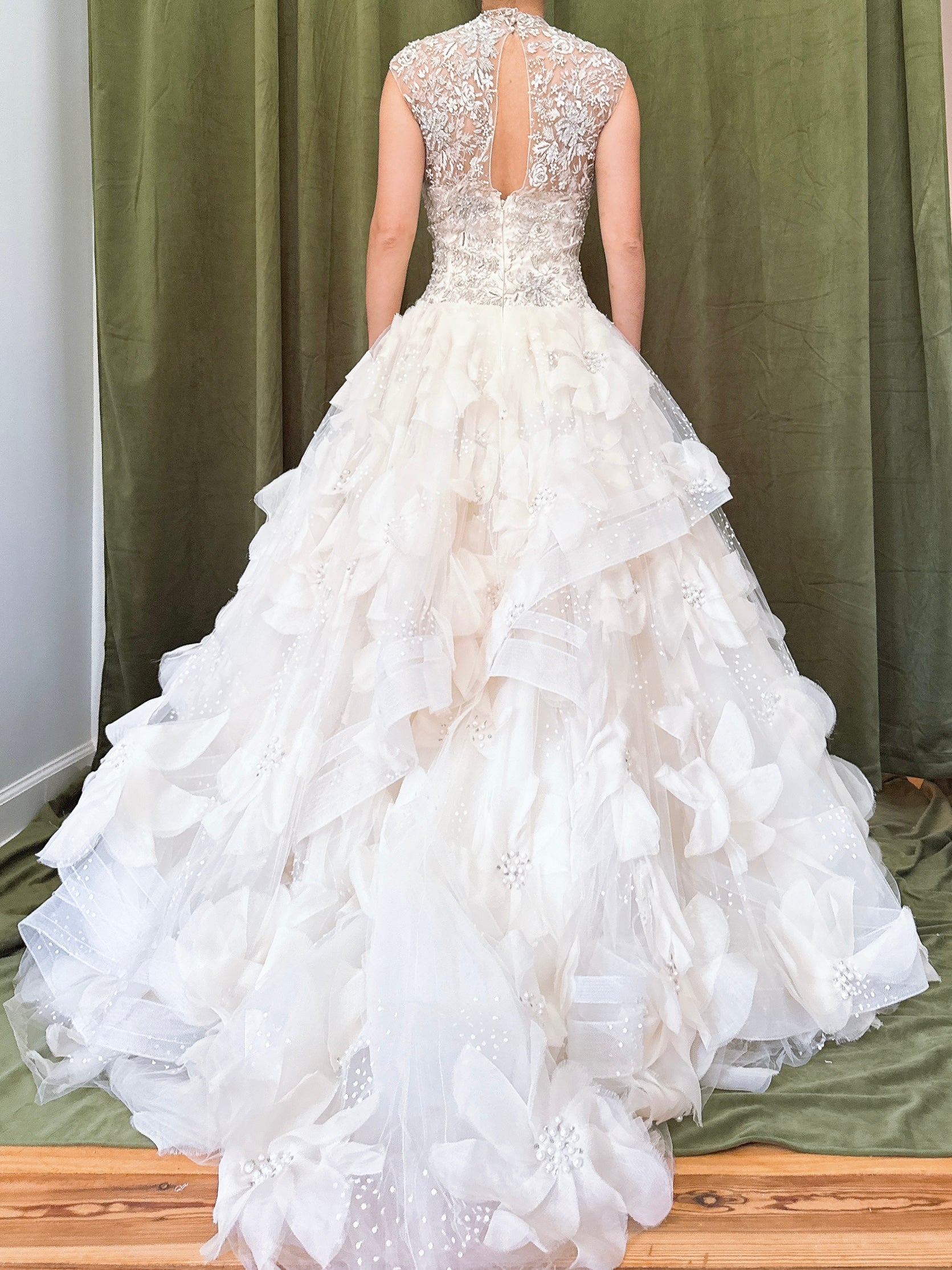 Monique Llhuilier Silk organza flower gown - S
