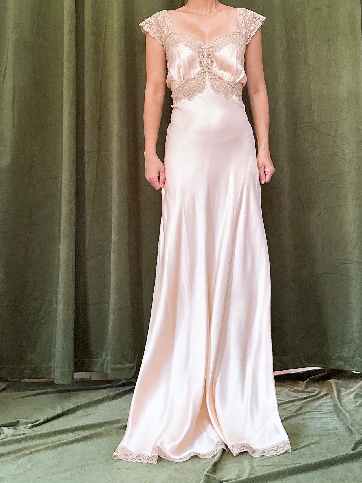 1930s Peach Silk Slip Dress - S-M
