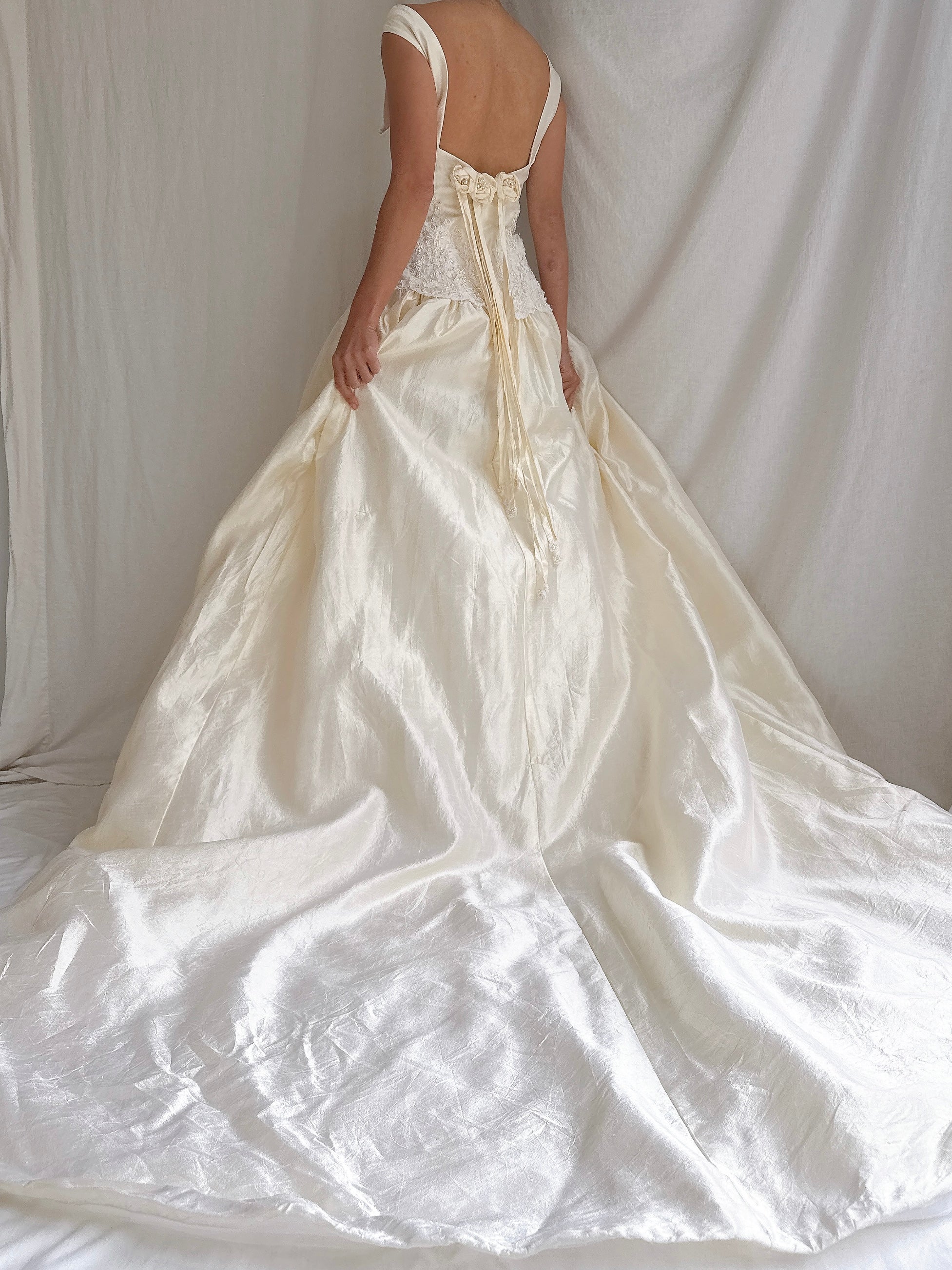 Vintage Boatneck Lace Detail Waist Gown - M/8