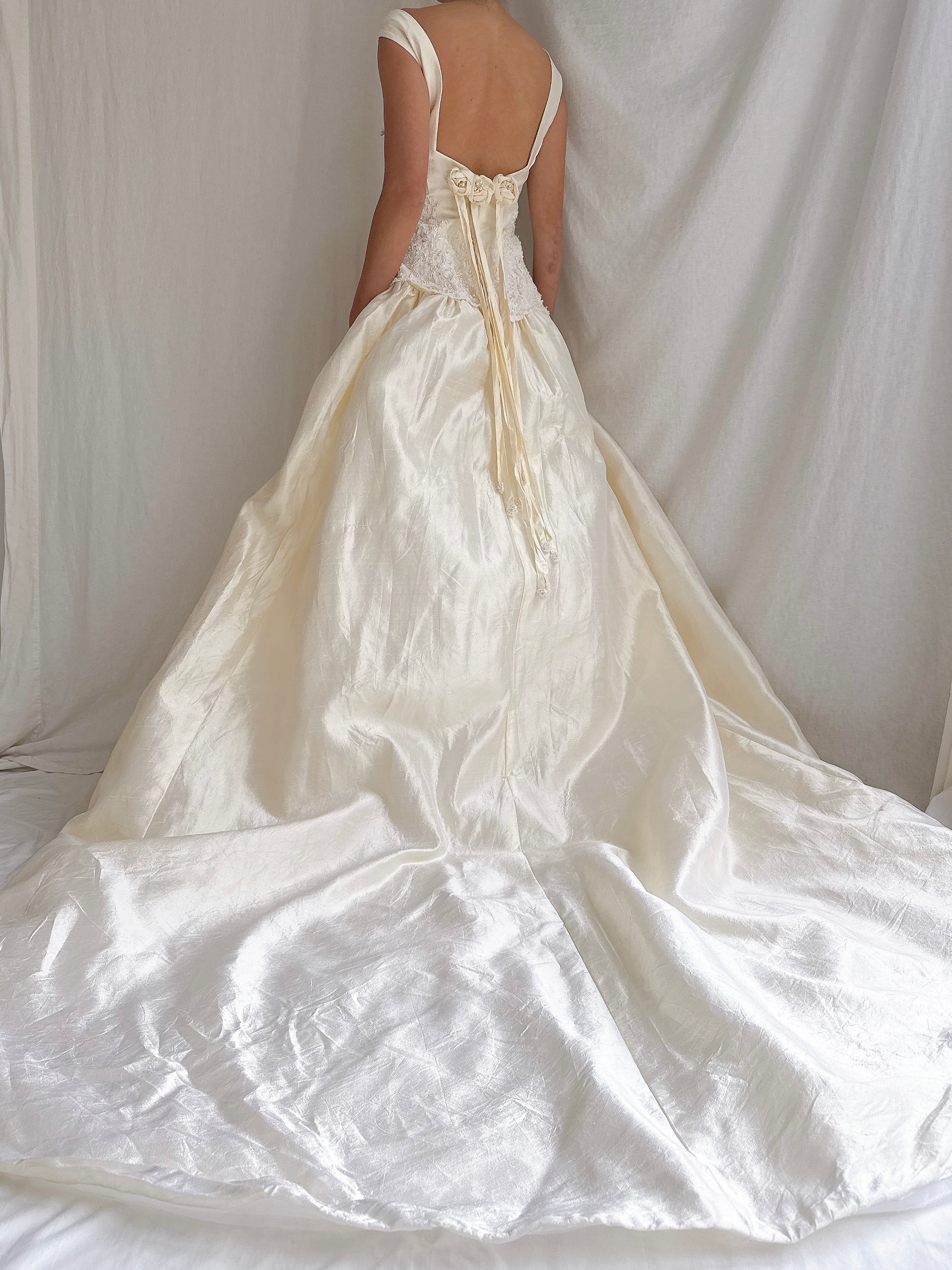Vintage Boatneck Lace Detail Waist Gown - M/8