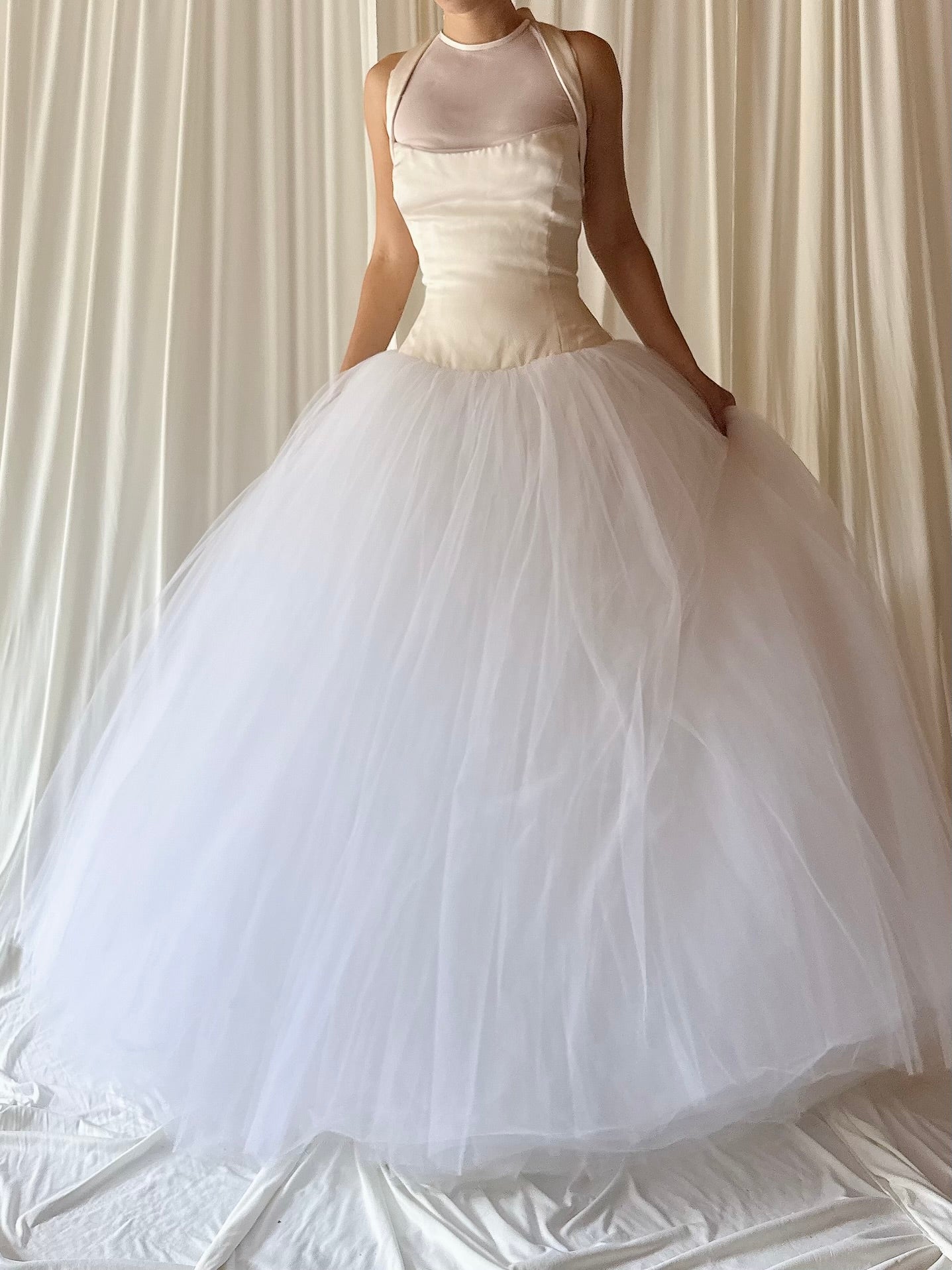 1990s Vera Wang Silk and Tulle Gown - 34B/28W/59L