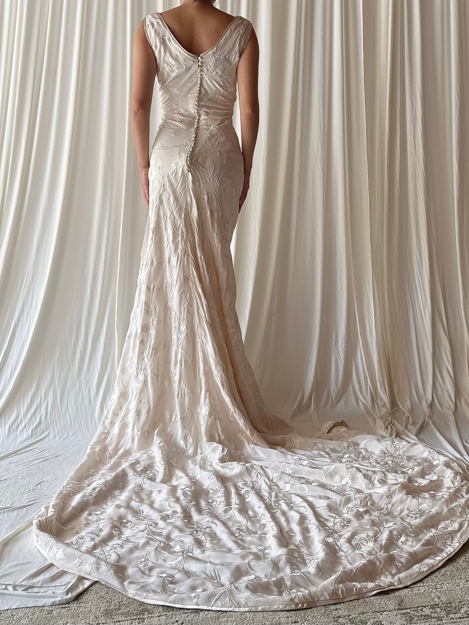 Vintage Ulla-Maija Silk Embroidered Gown - Size 8