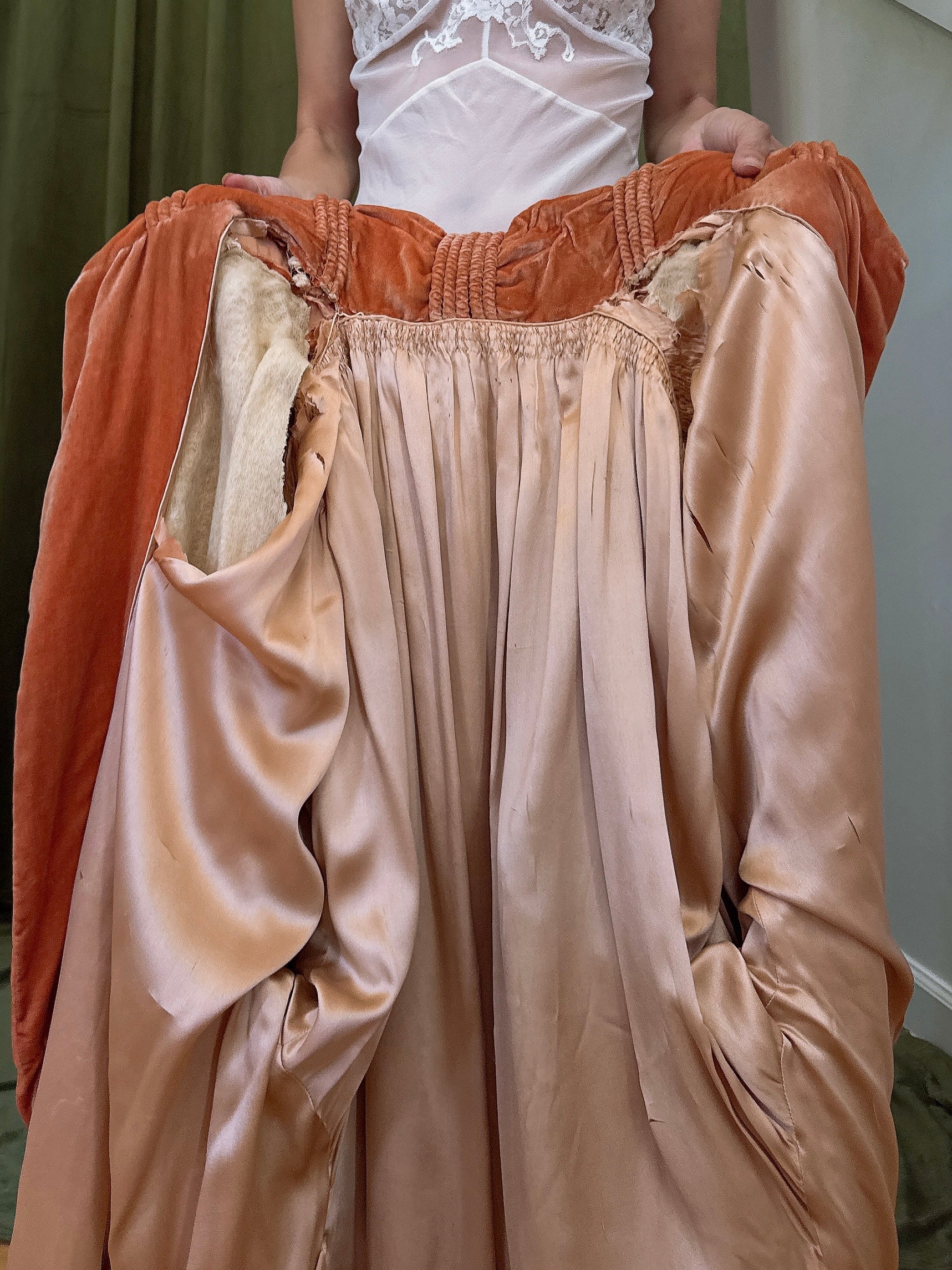 1920s Peach Silk Opera Coat - OFSM/45L