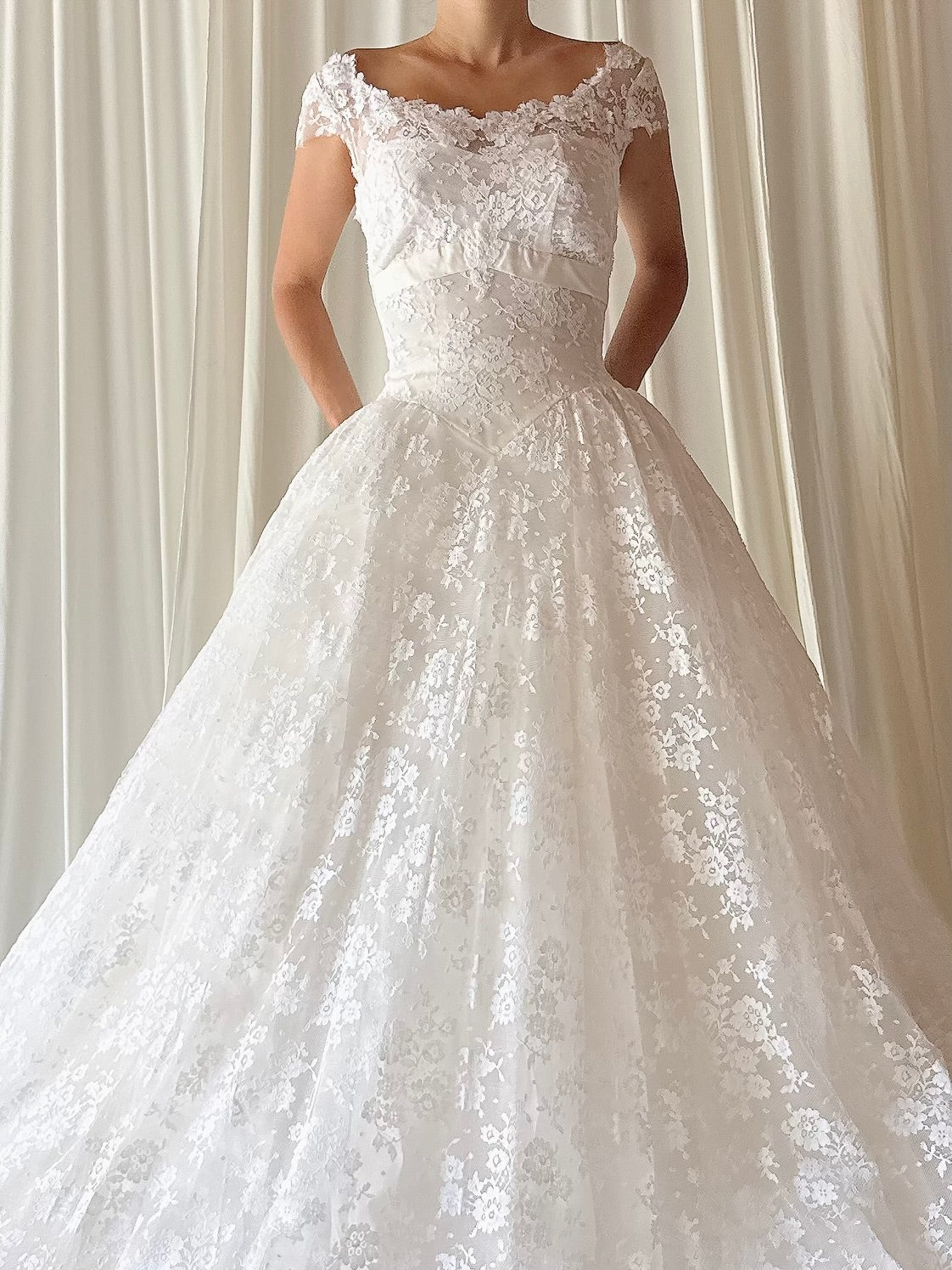 1950s Chantilly Lace Gown - S