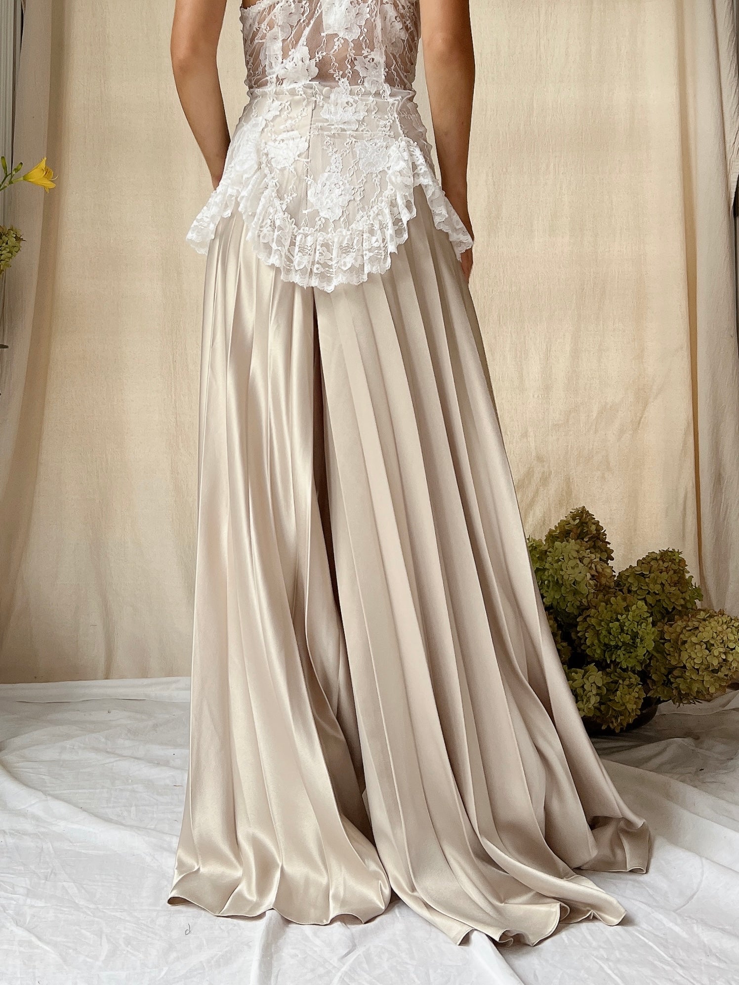 Vintage Ecru Pleated Satin Palazzo Pants - M/6