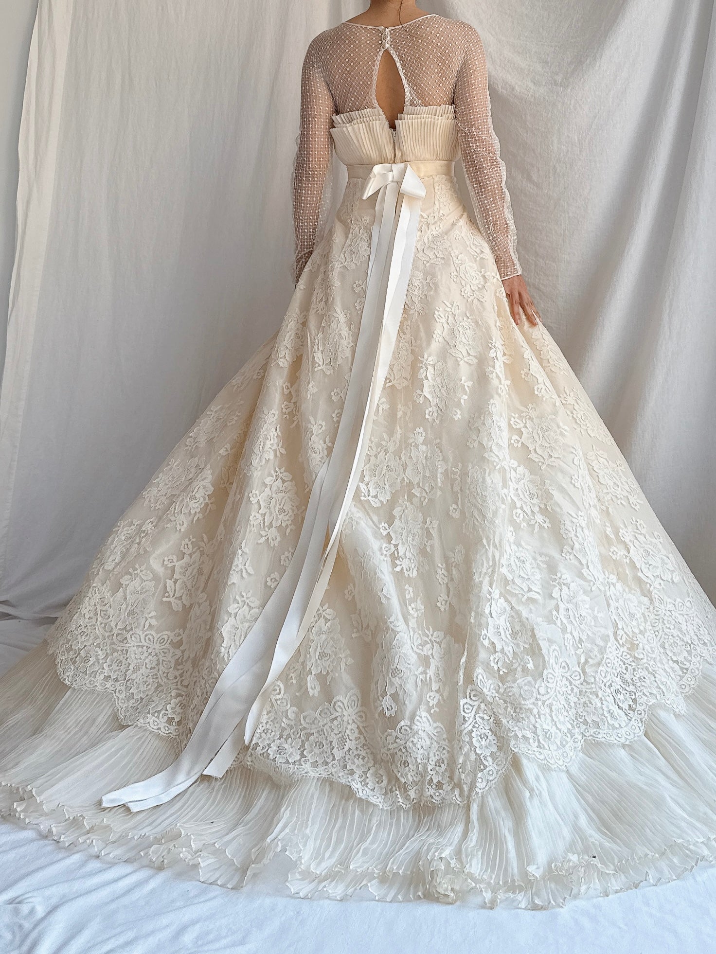 Vintage Rare Cailan’D Couture Italy Silk Lace Gown with Veil - IT 44/M