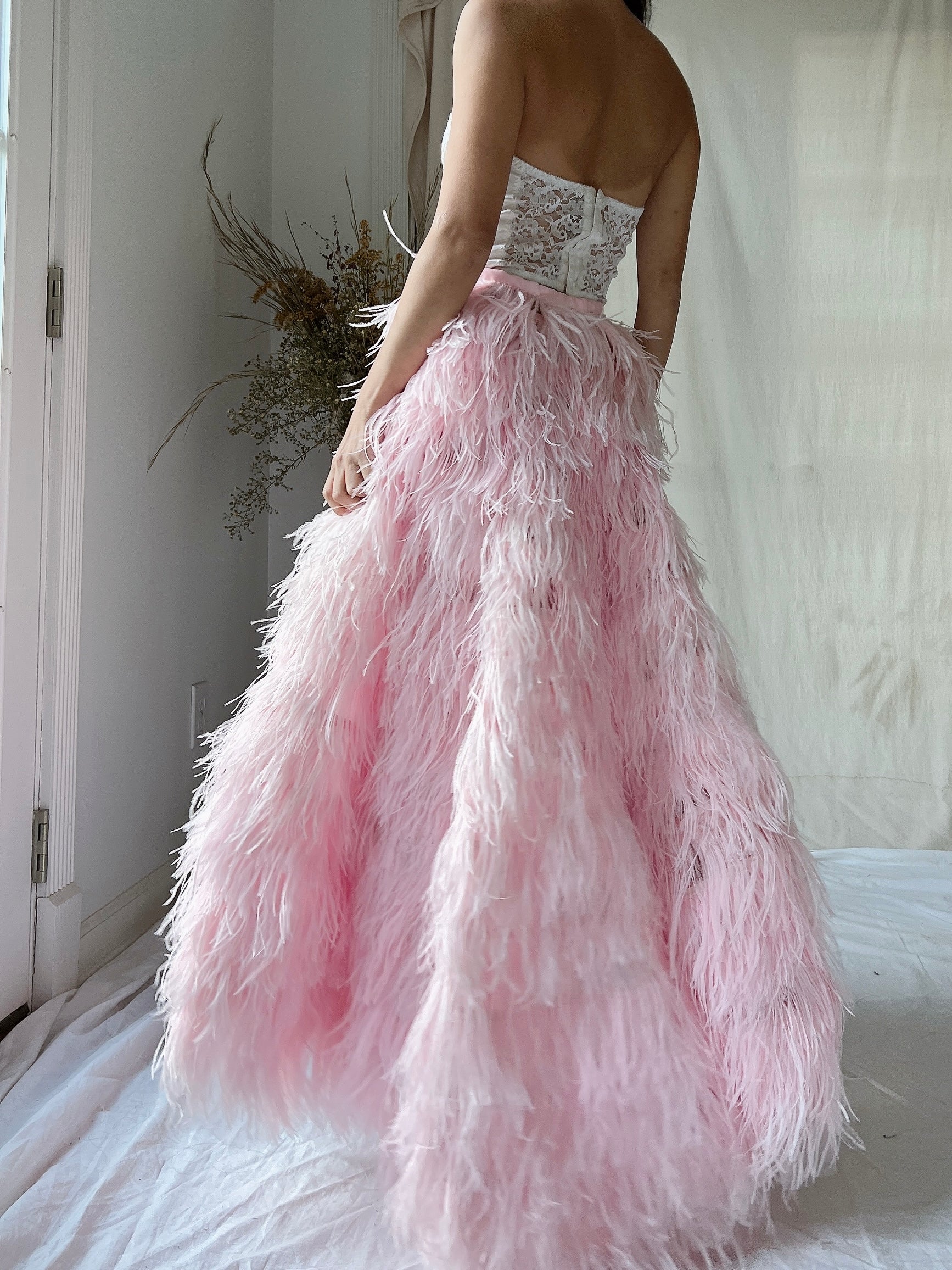 1990s Pink Feather Skirt with Elastic Waist - XS-L