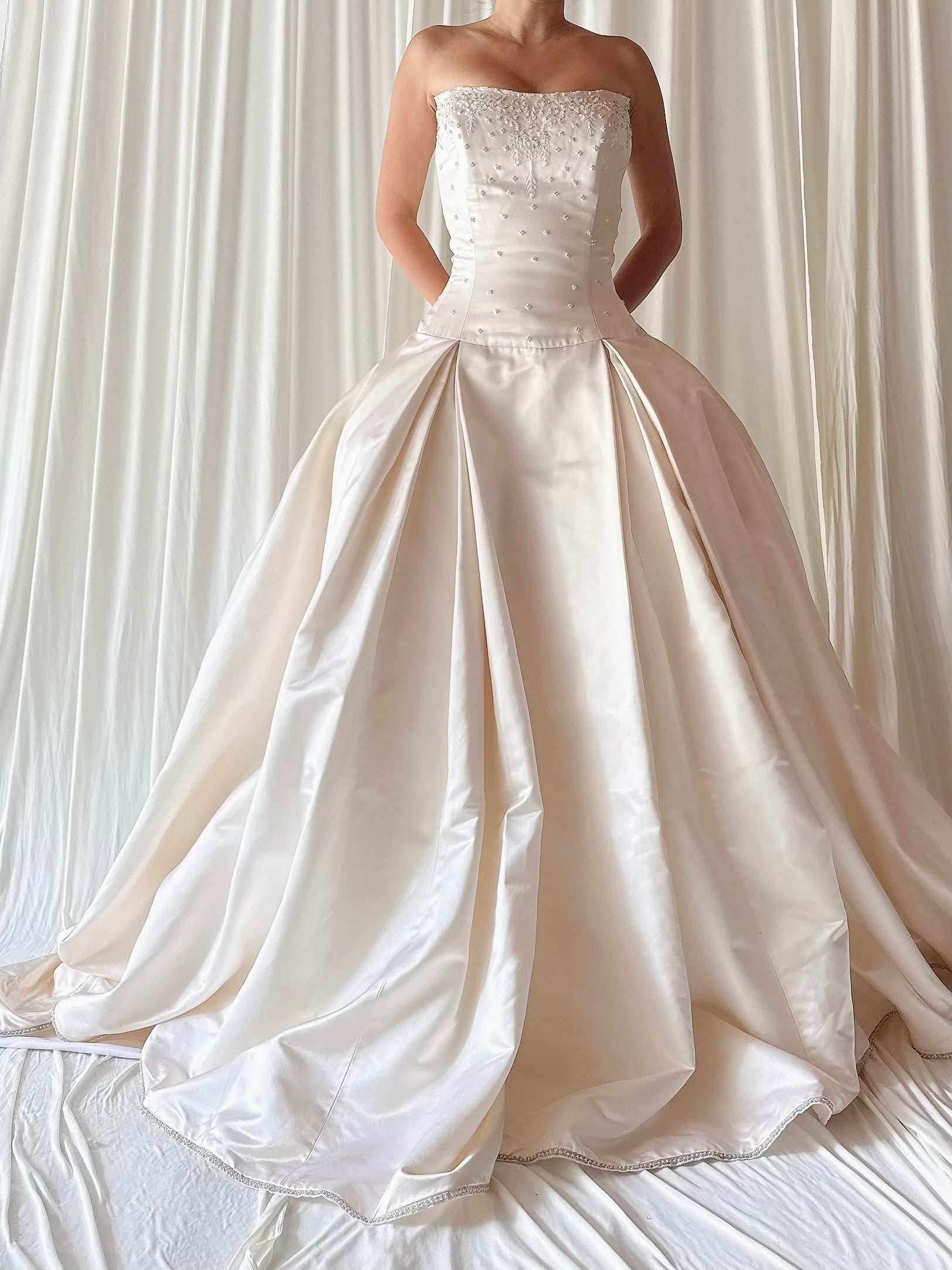 Vintage Eve of Milady Off-White Silk Gown - L/10