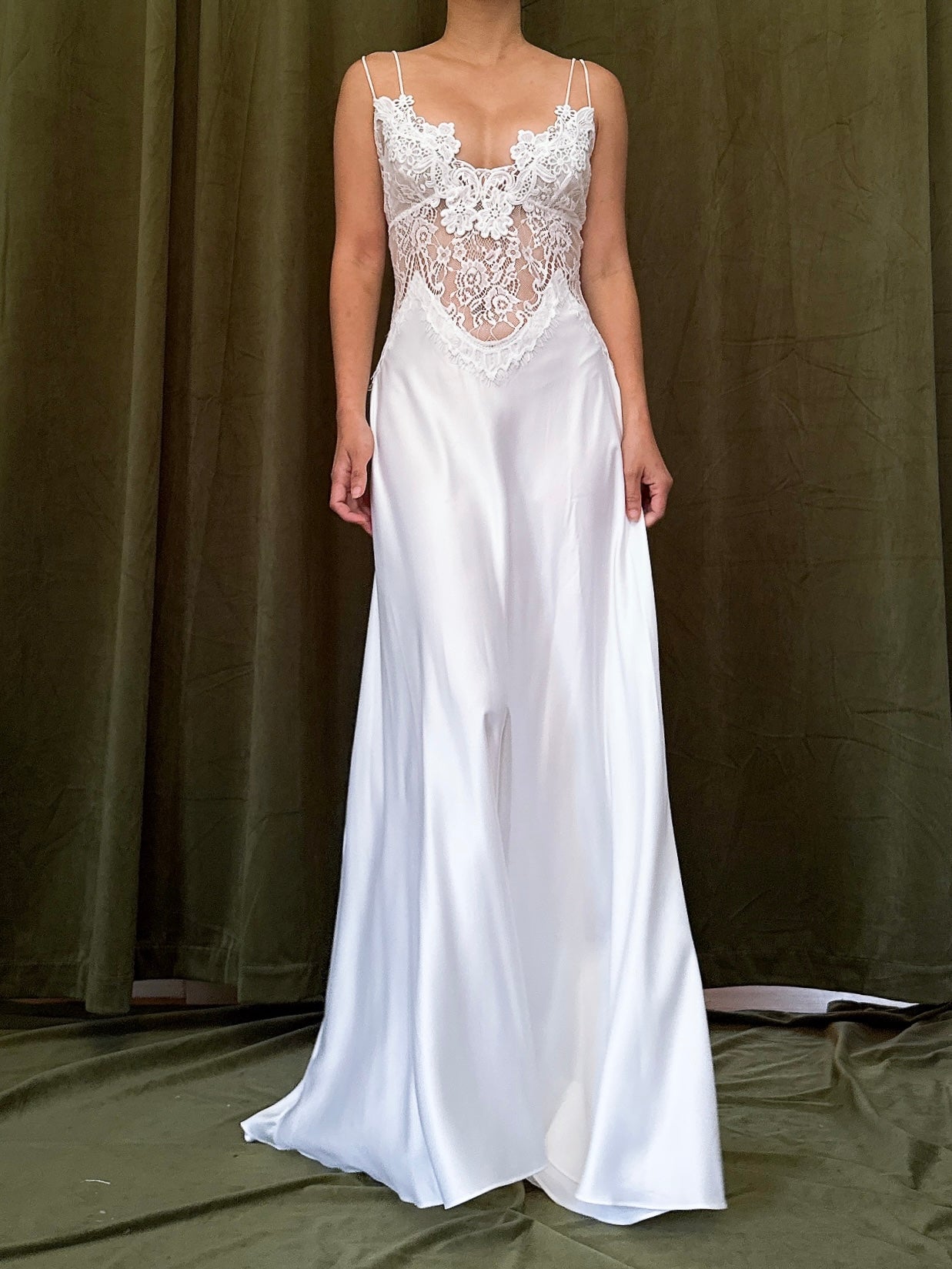 Lace and Satin Slip - Size S/33B/26W/54L