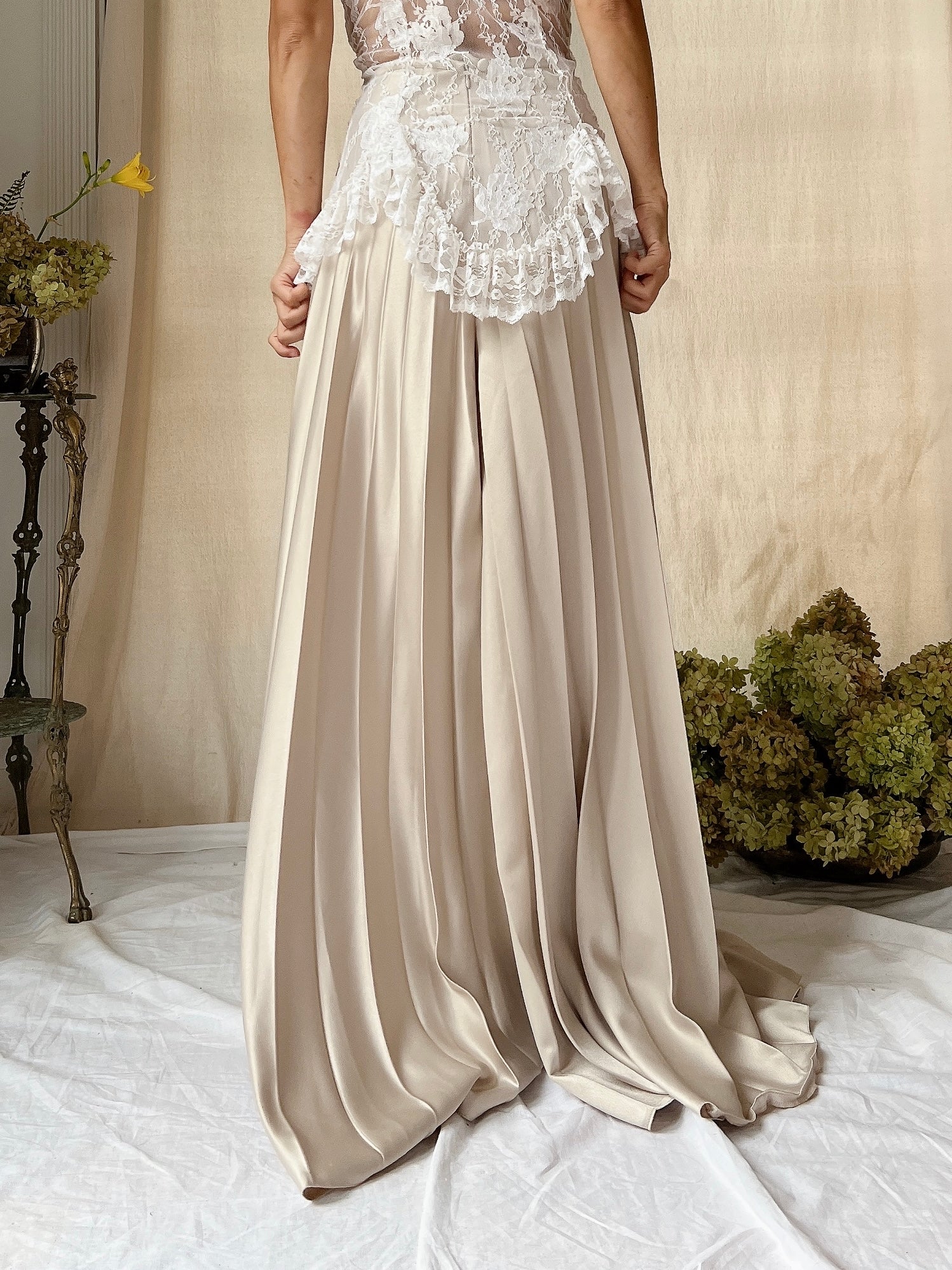 Vintage Ecru Pleated Satin Palazzo Pants - M/6