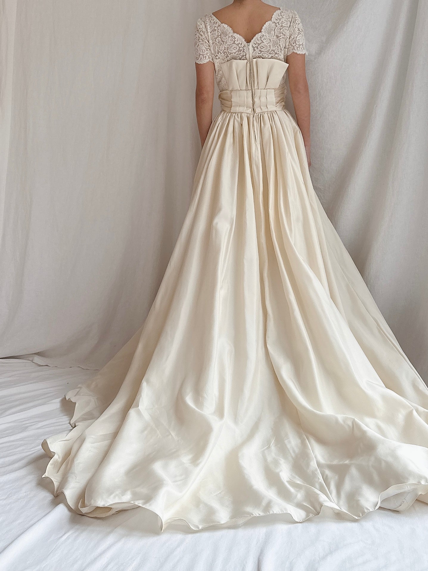1950s Silk and Lace Gown - S
