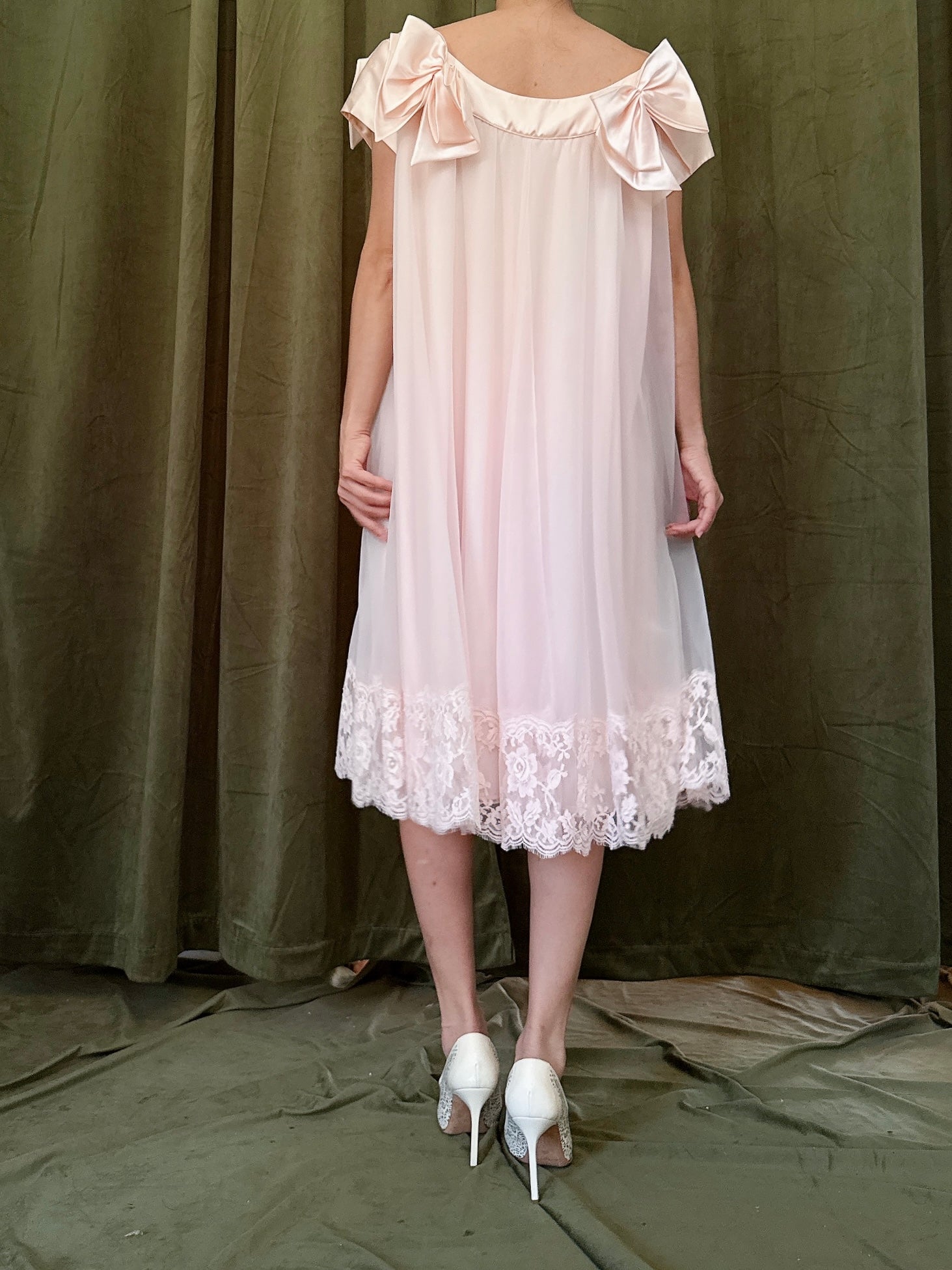 Vintage Pink Bow Duster - M