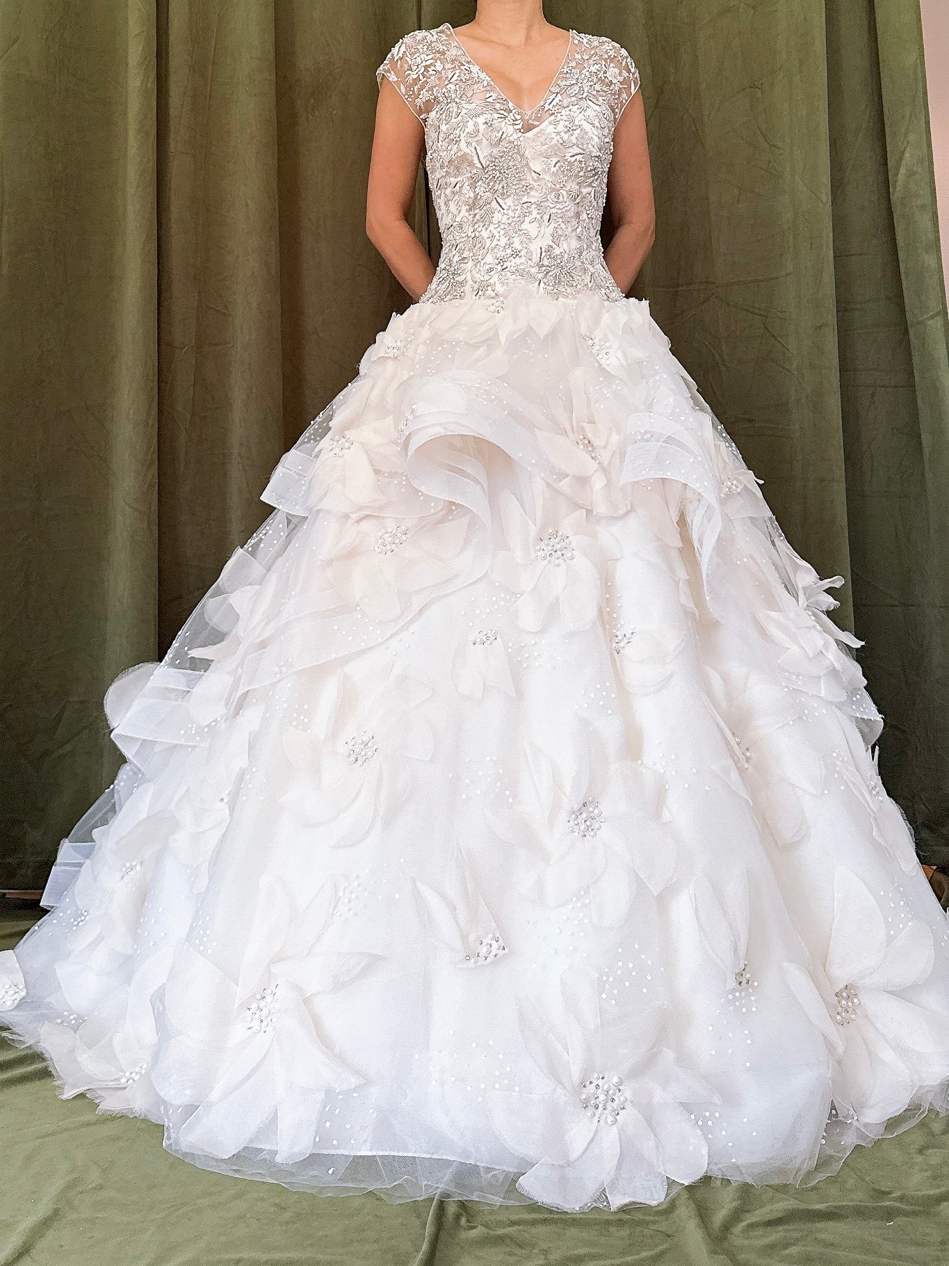 Monique Llhuilier Silk organza flower gown - S