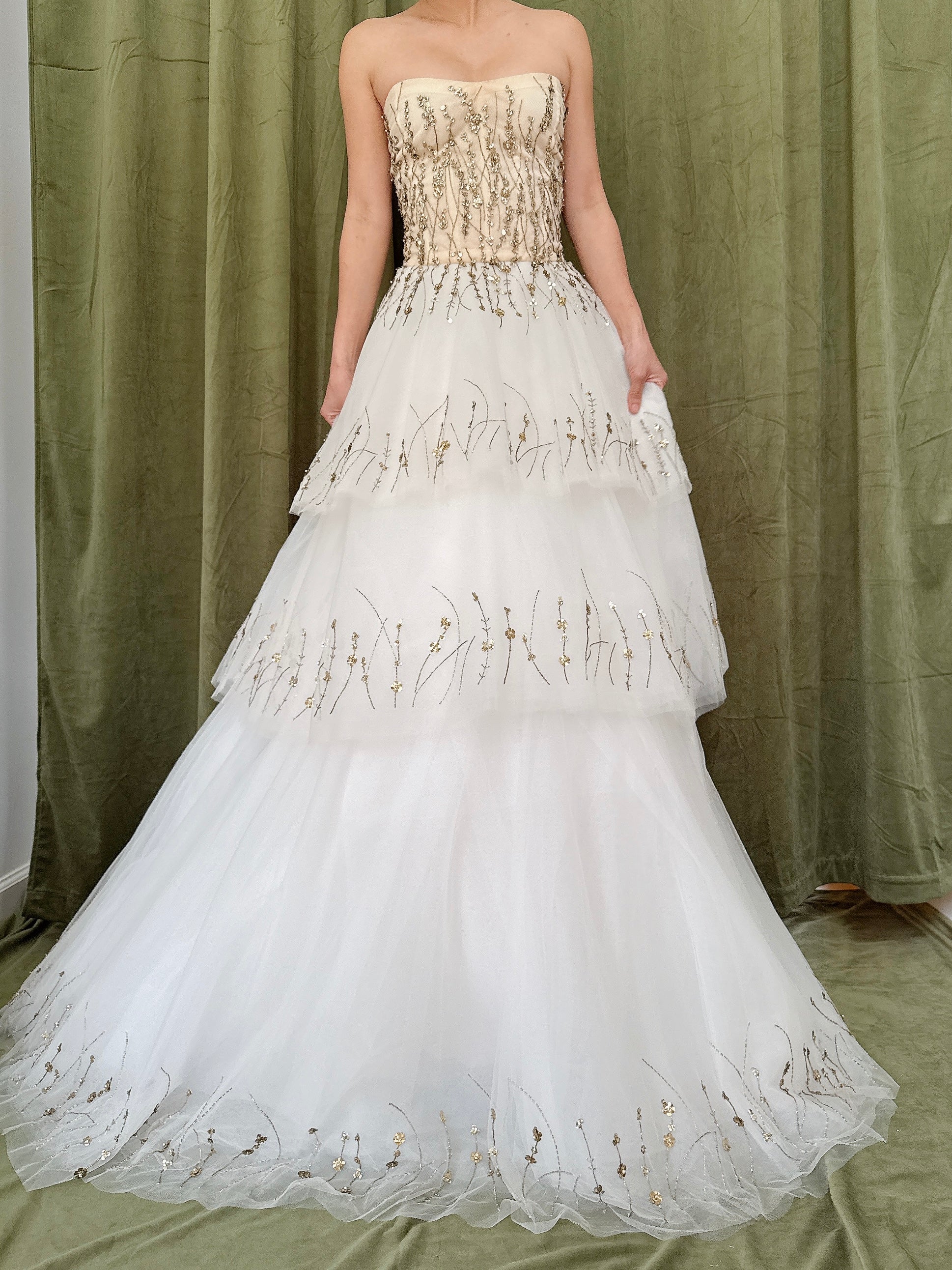 Monique Lhuillier Tiered Tulle Gown - L/12
