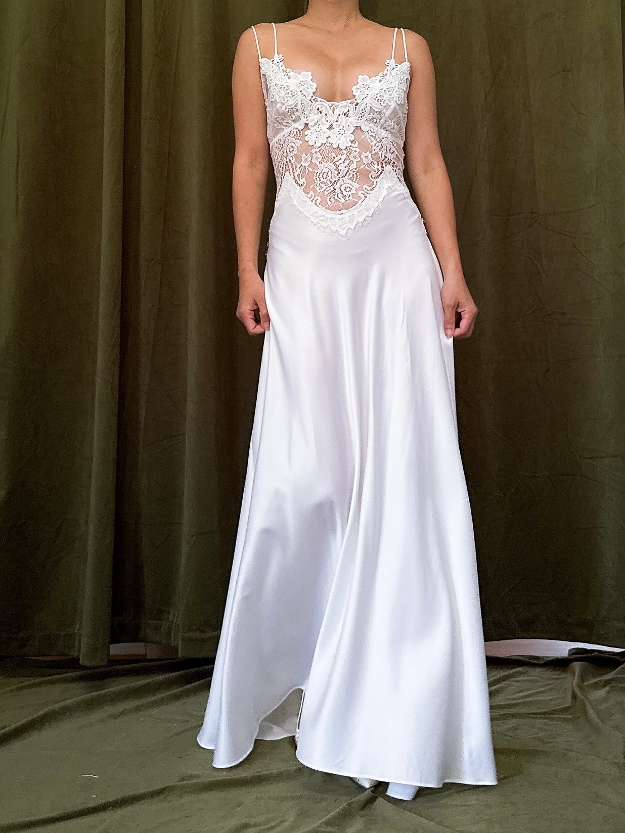 Lace and Satin Slip - Size S/33B/26W/54L