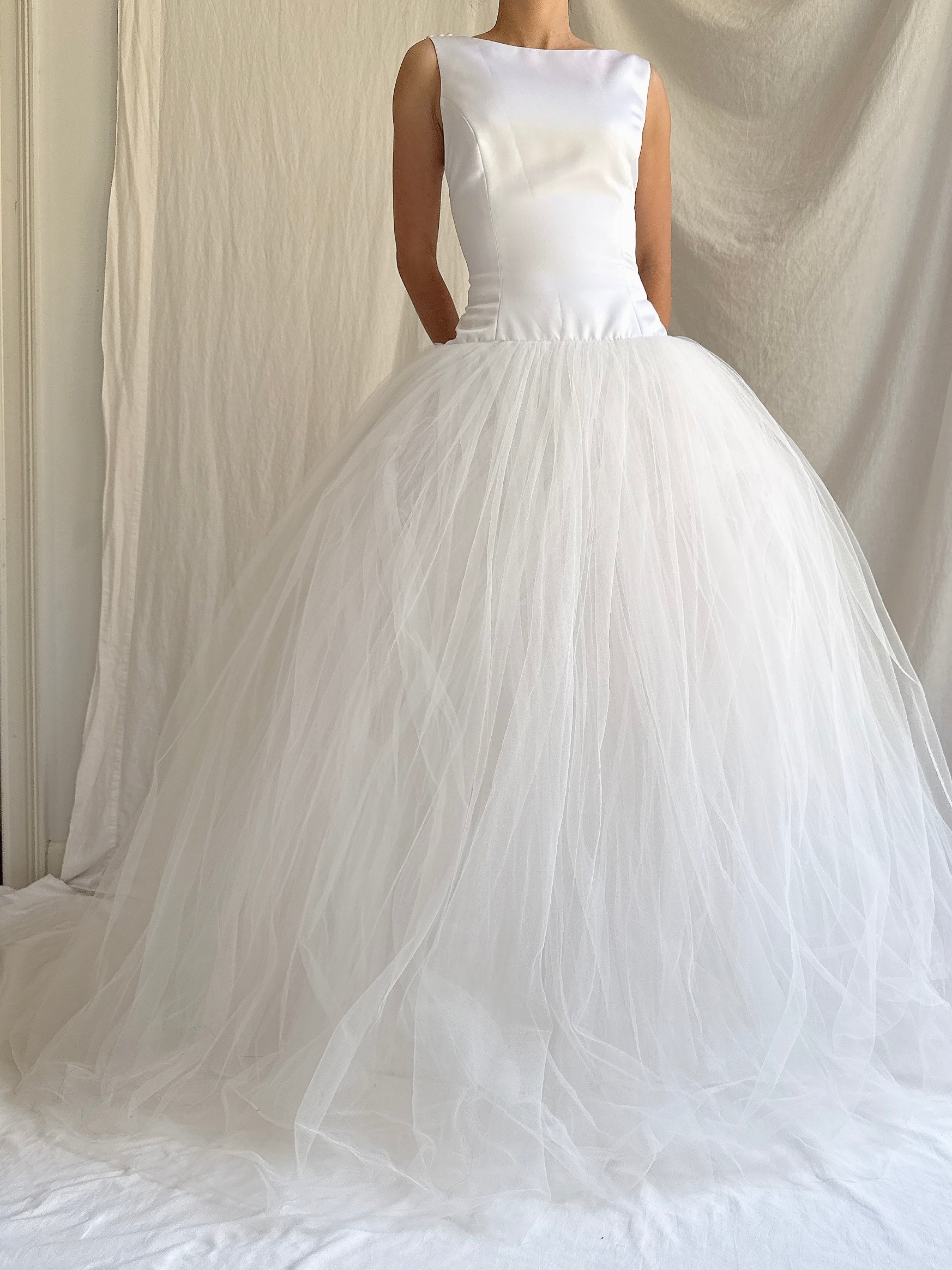 1990s Vera Wang Satin and Tulle Gown - S 4/6
