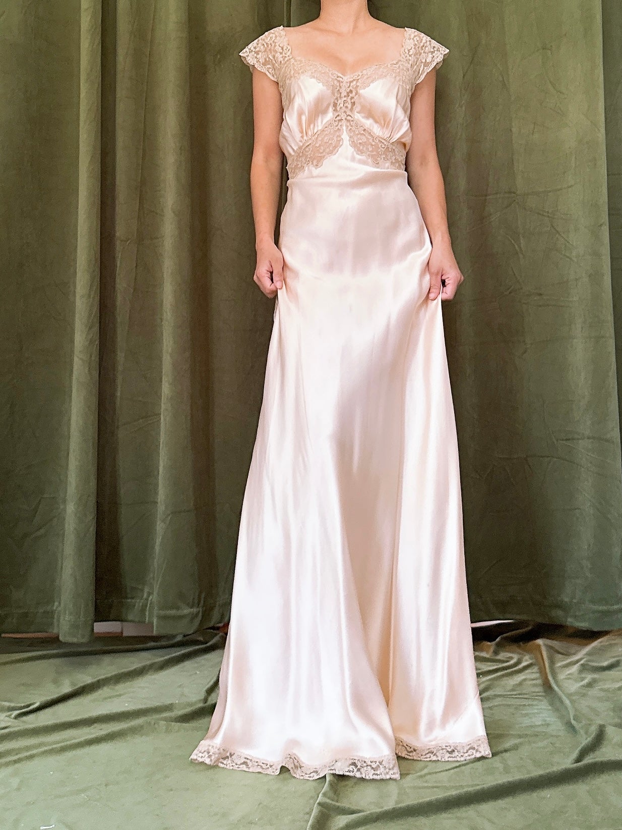 1930s Peach Silk Slip Dress - S-M
