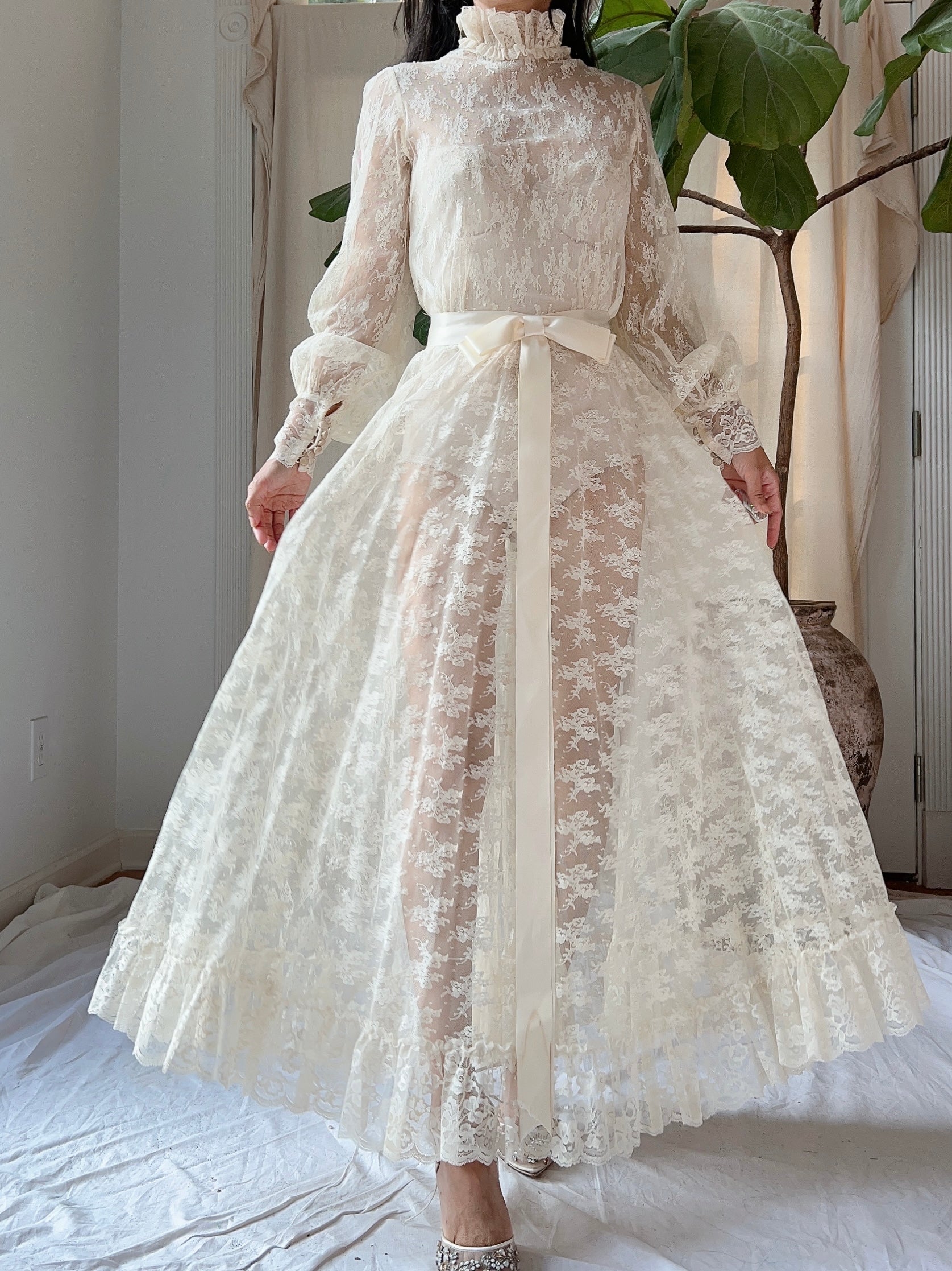 Vintage High Neck Lace Dress - S