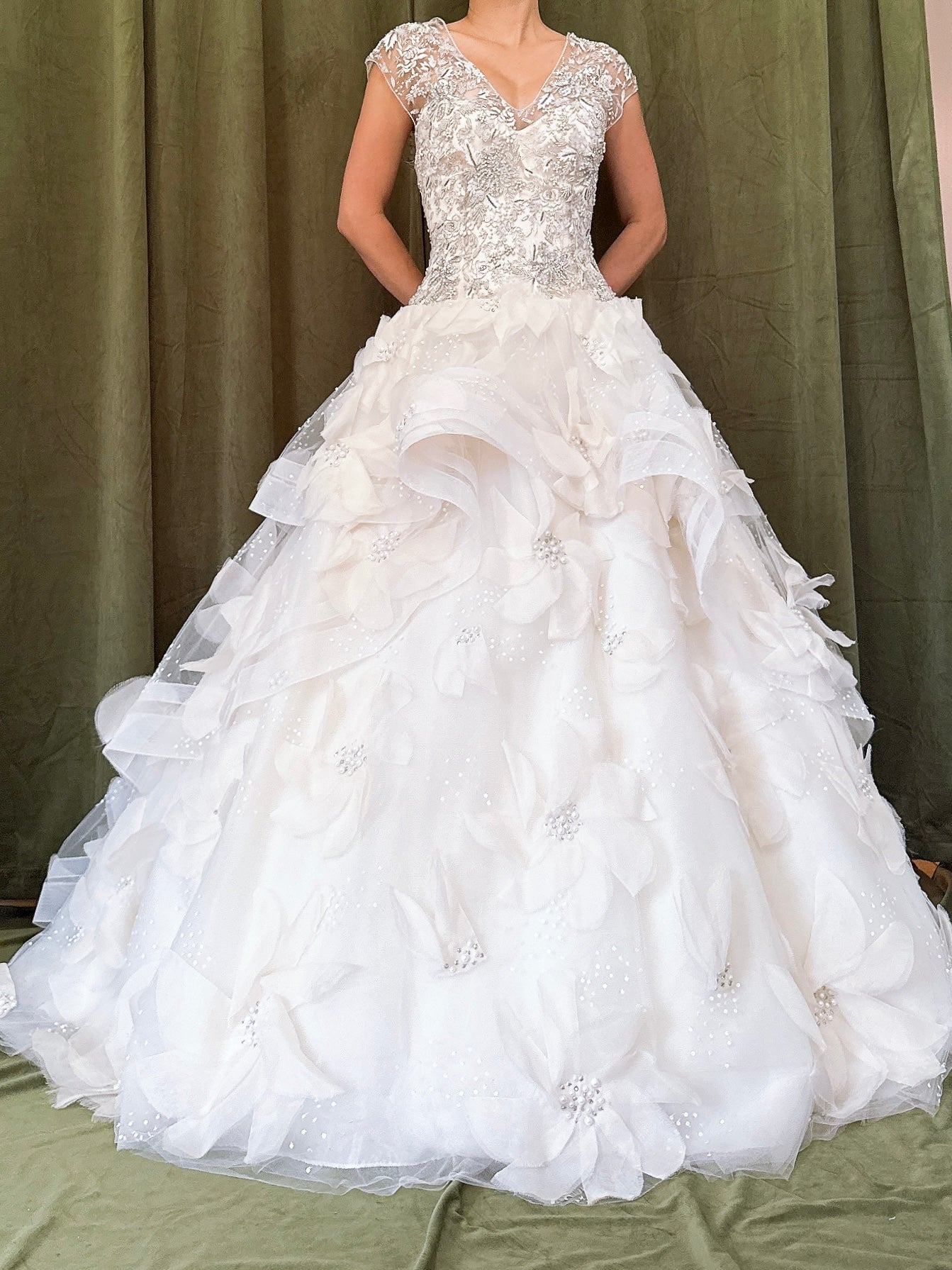 Monique Llhuilier Silk organza flower gown - S