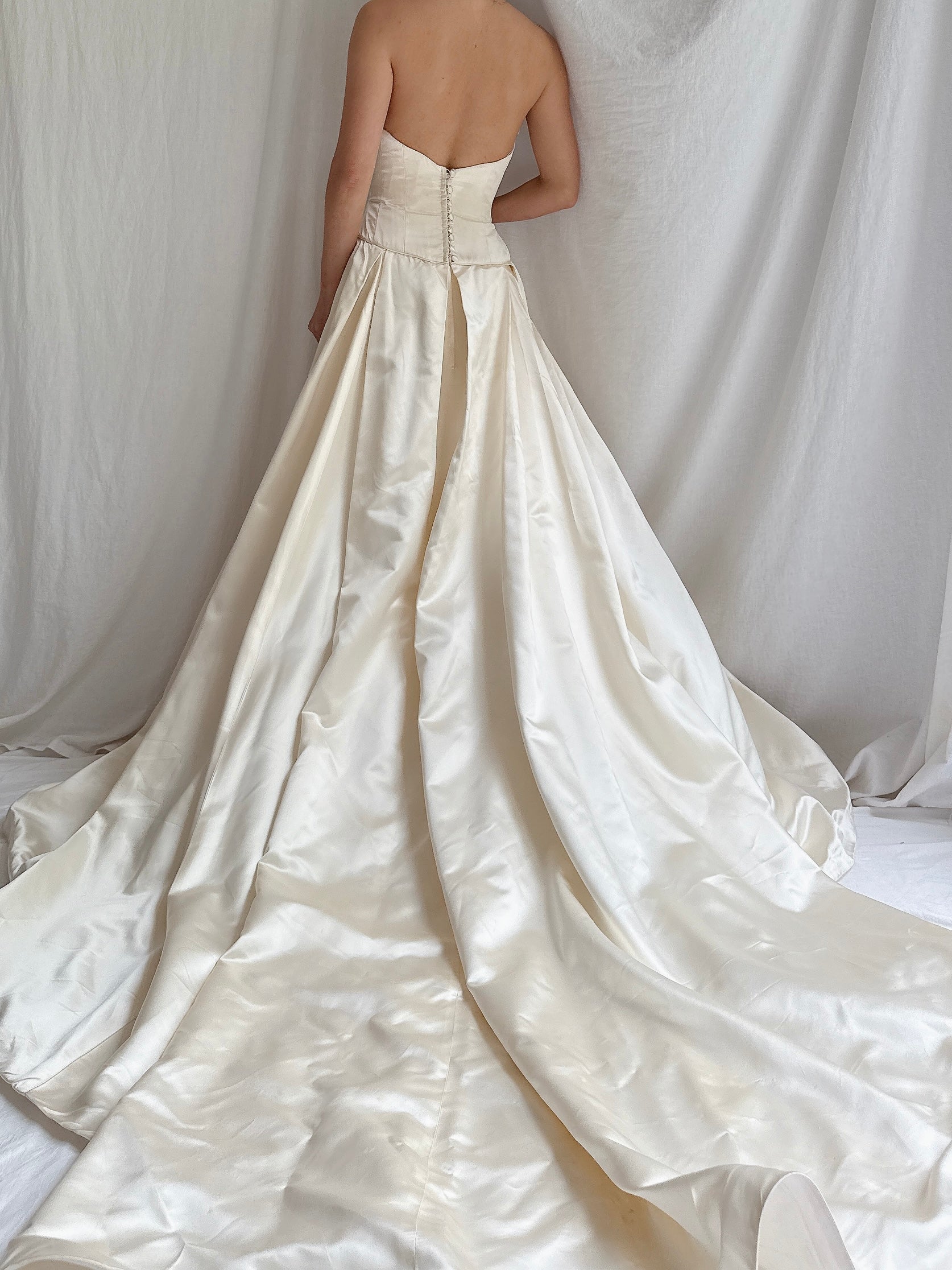 1990s Vera Wang Silk Dropped Waist Gown - S/M