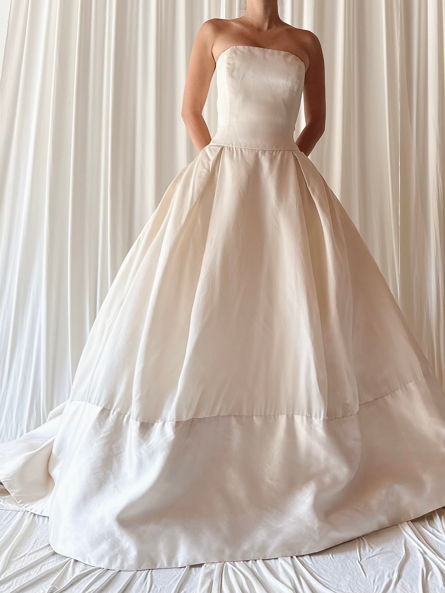 Vera Wang Silk Organza Gown - M/8