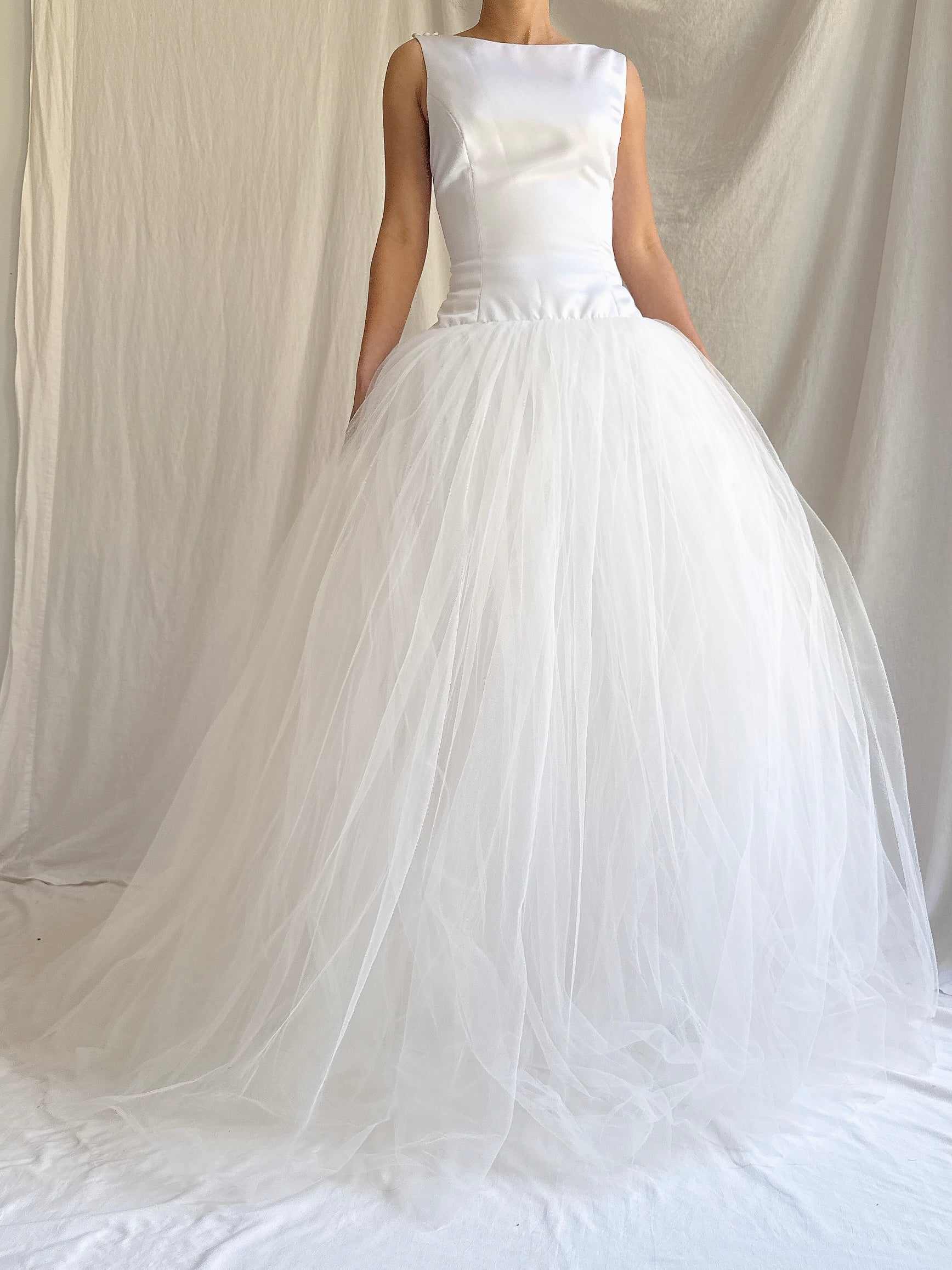 1990s Vera Wang Satin and Tulle Gown - S 4/6