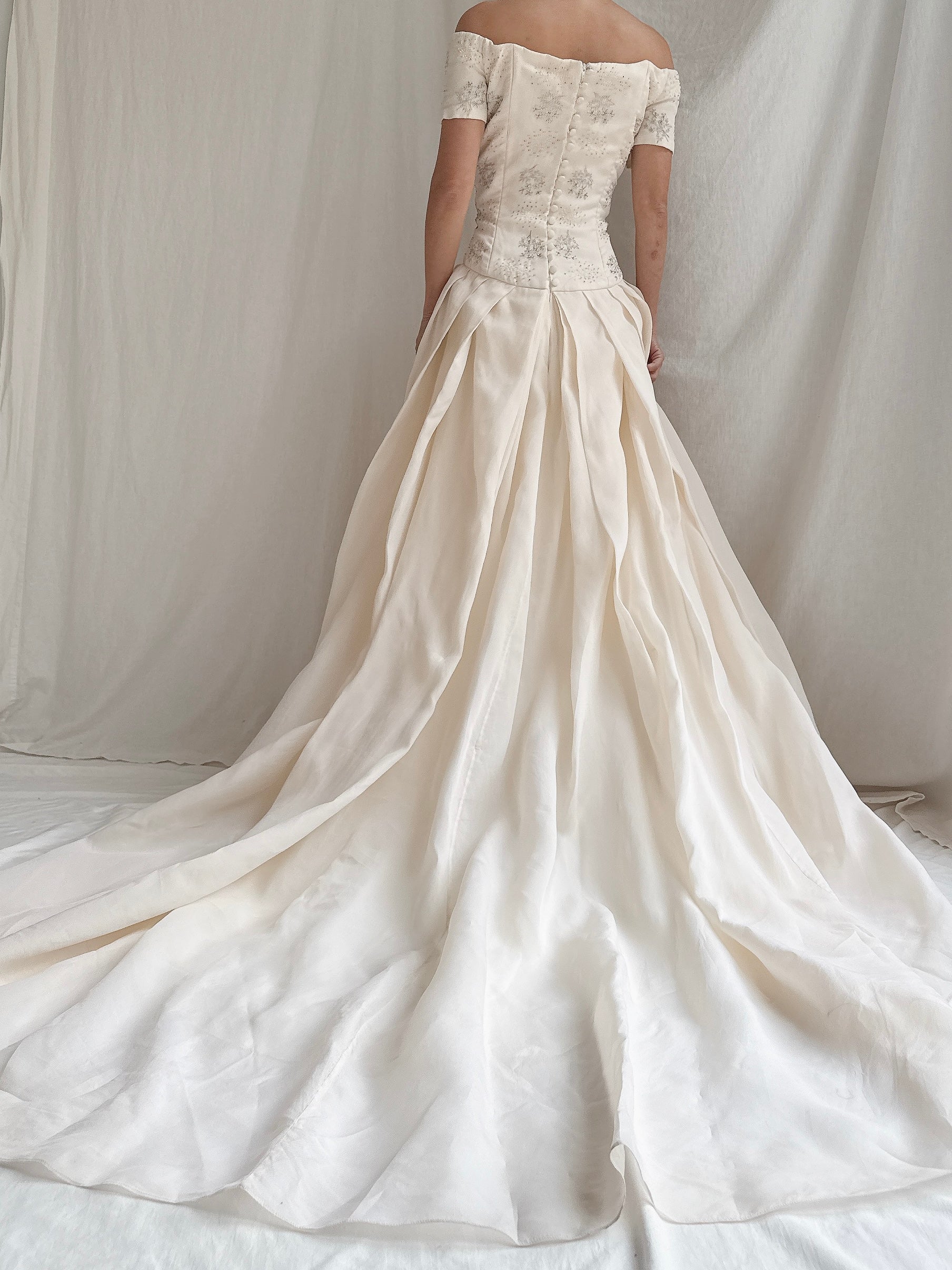 1990s Monique Llhuilier Silk Organza Gown - M