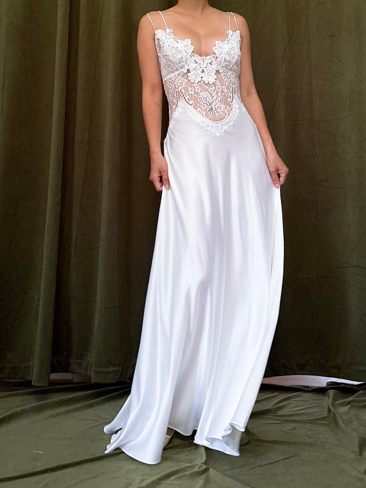 Lace and Satin Slip - Size S/33B/26W/54L