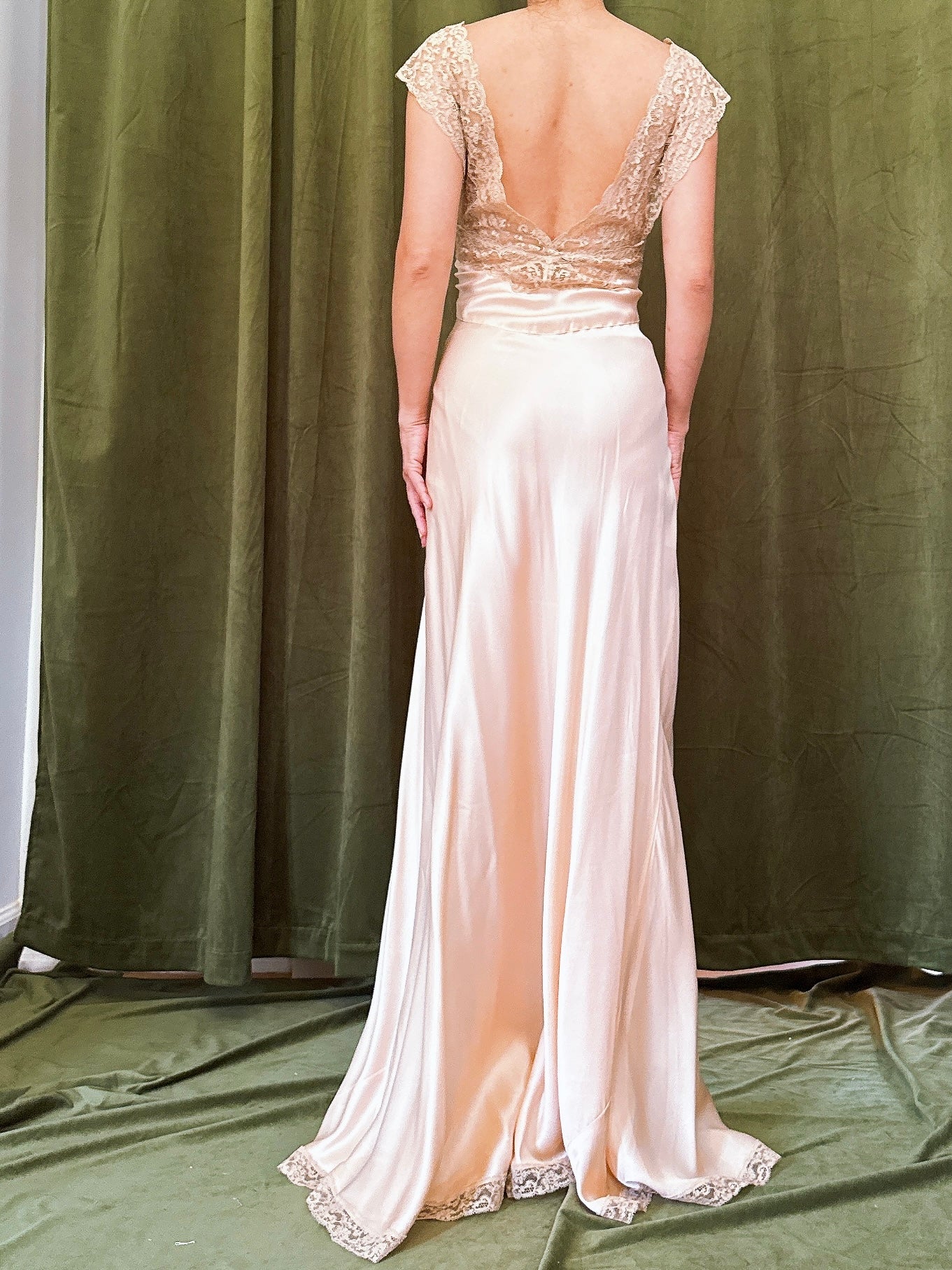 1930s Peach Silk Slip Dress - S-M