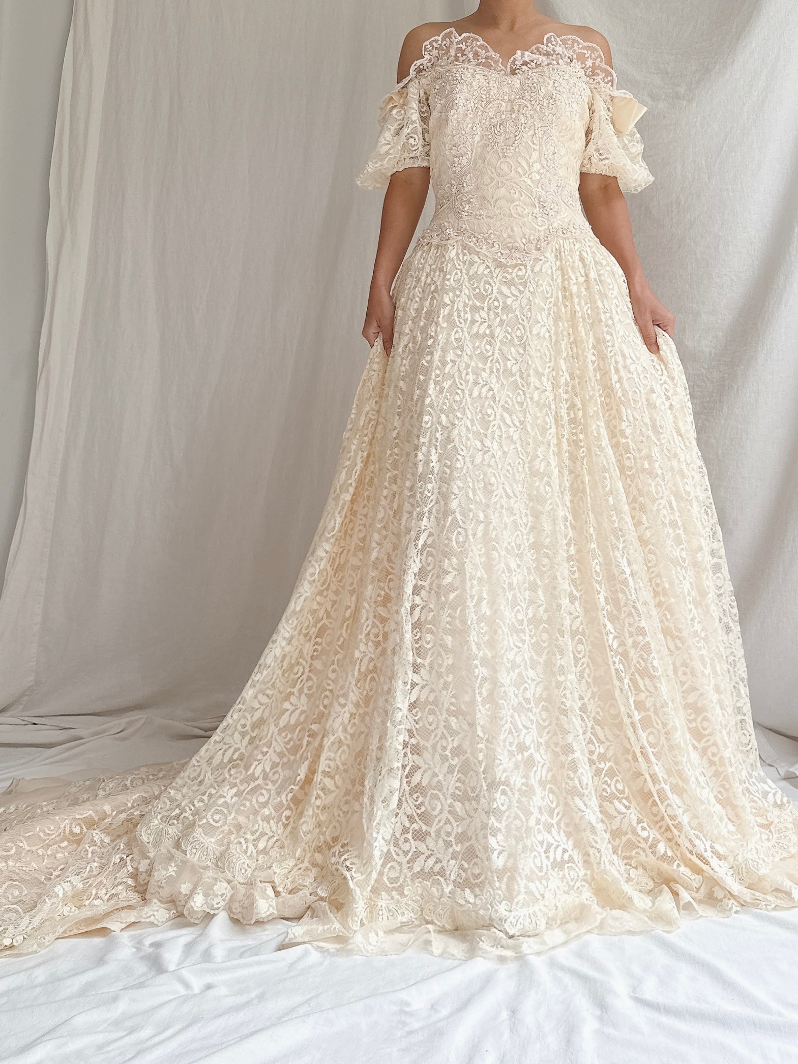 1980s Off-the-Shoulder Lace Gown - S