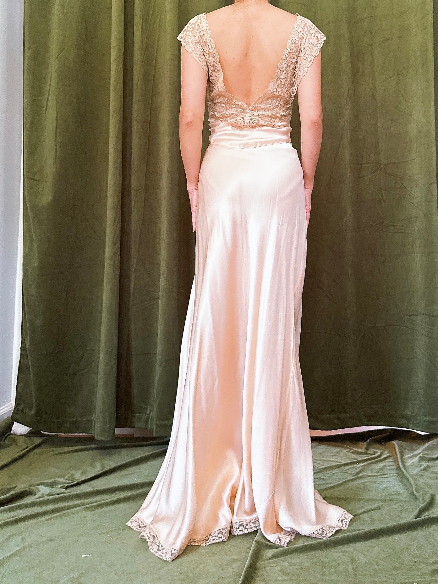 1930s Peach Silk Slip Dress - S-M