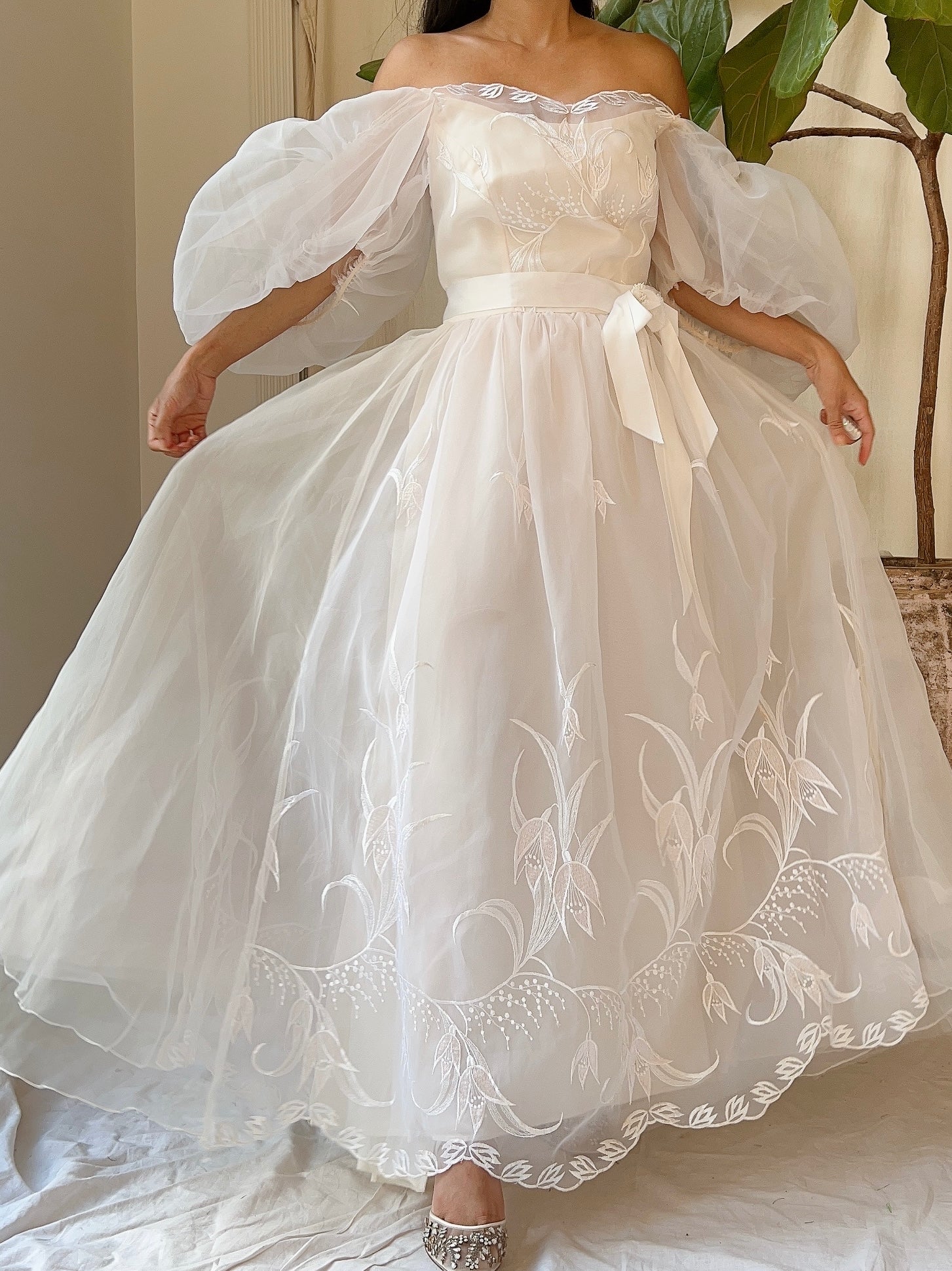Vintage Puff Sleeves Embroidered Dress - S/M