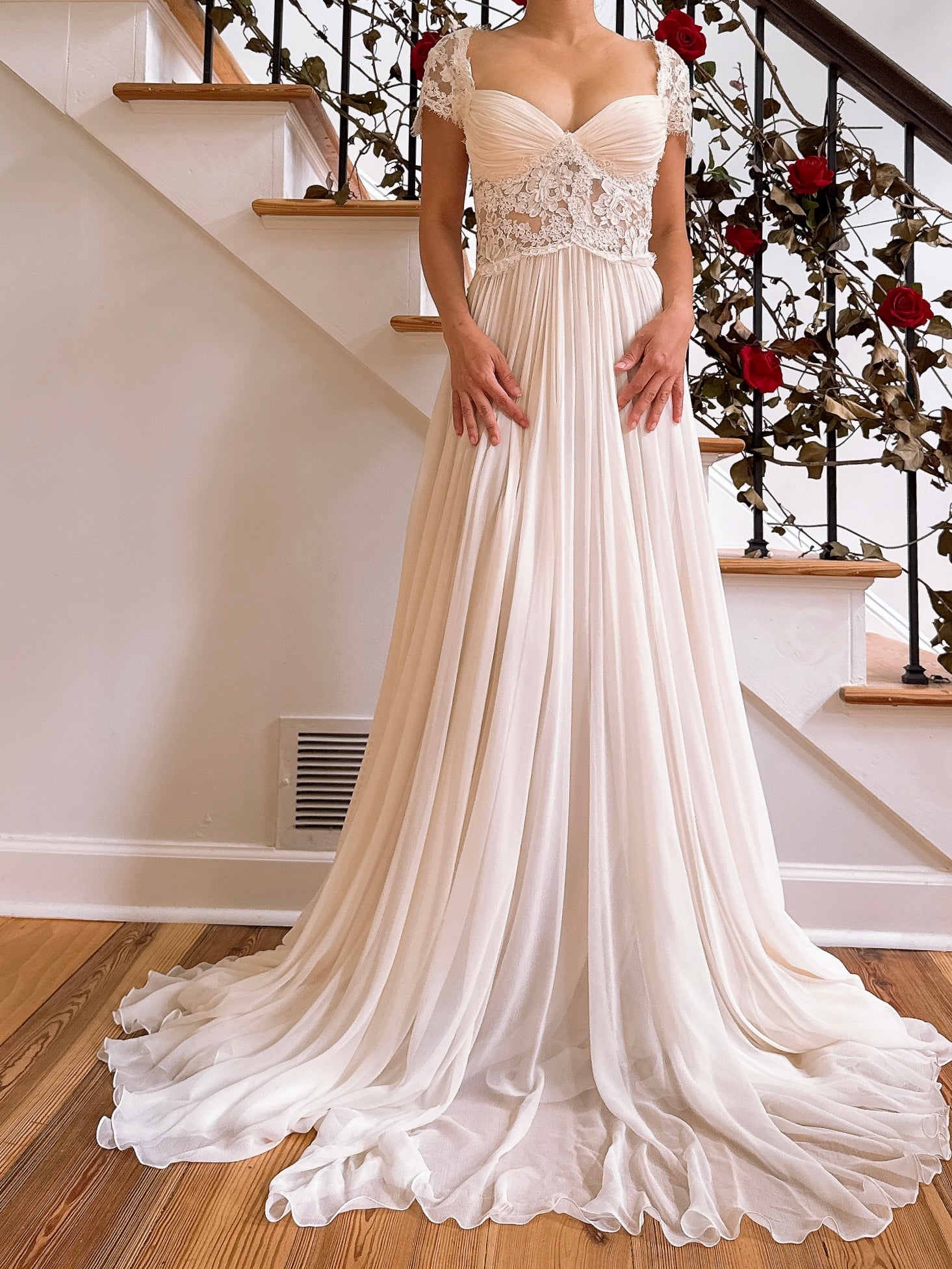 00 Off-White Reem Acra Chiffon Cap Sleeve Gown - M/6/8