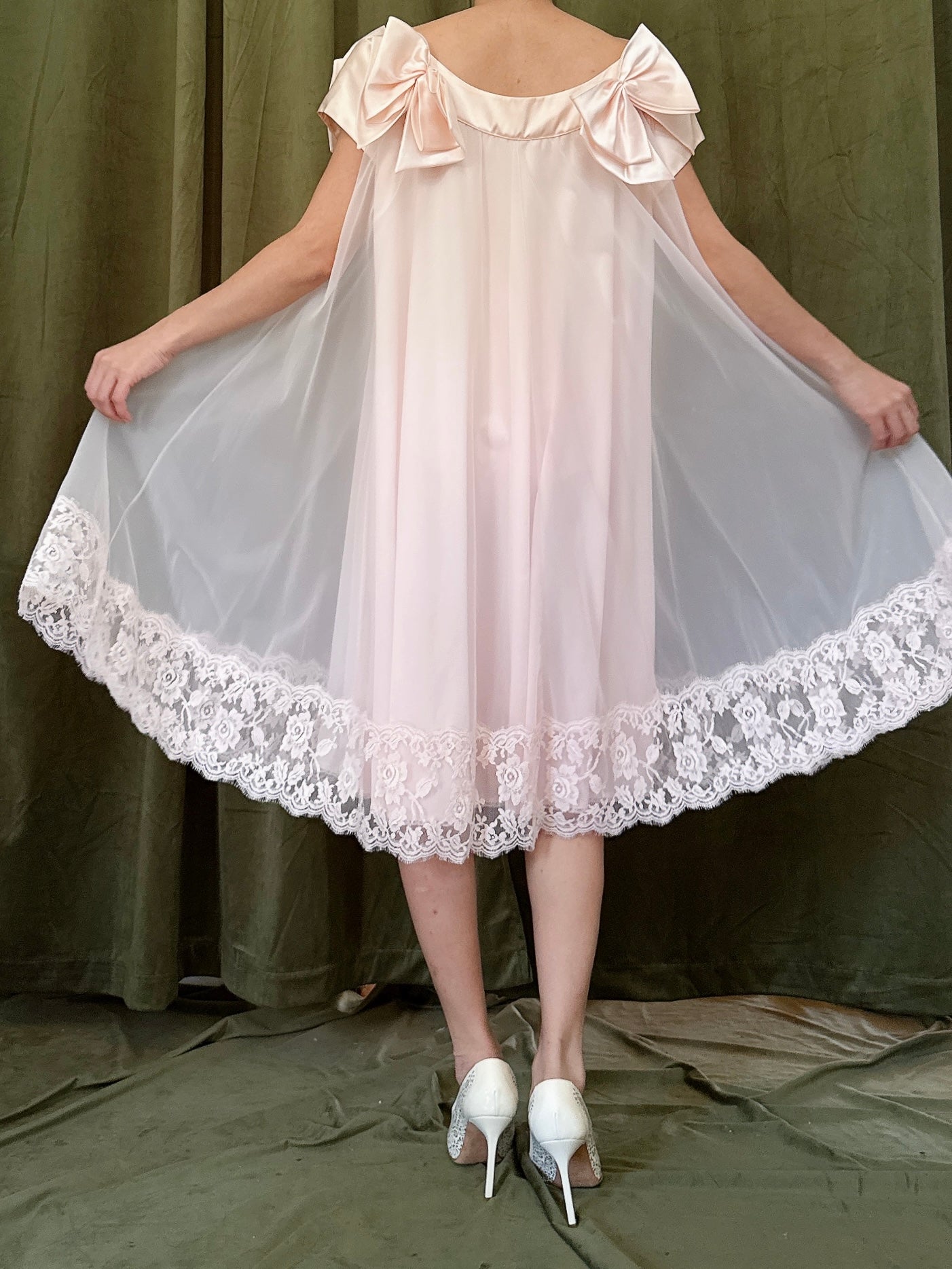 Vintage Pink Bow Duster - M