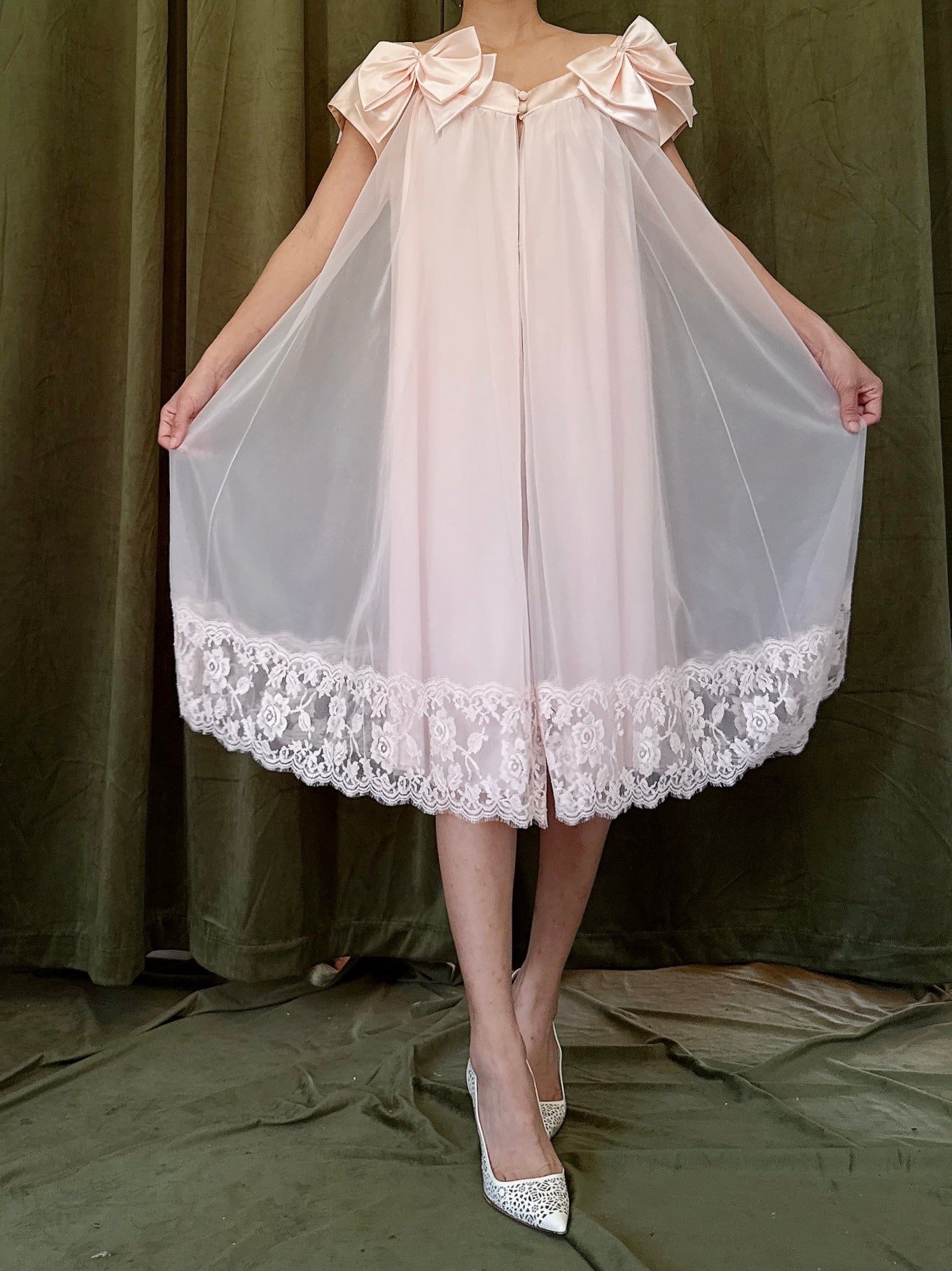 Vintage Pink Bow Duster - M