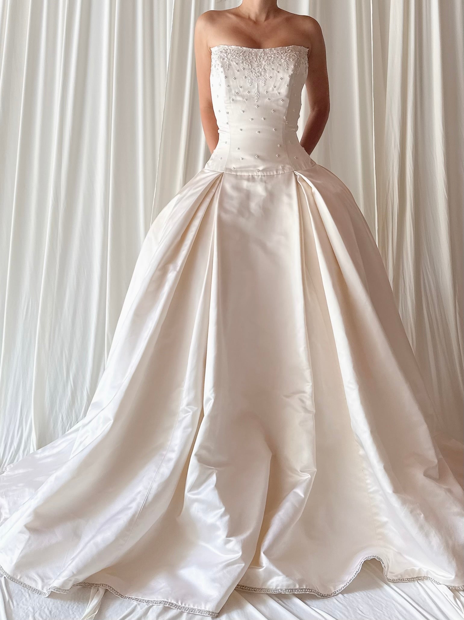 Vintage Eve of Milady Off-White Silk Gown - L/10