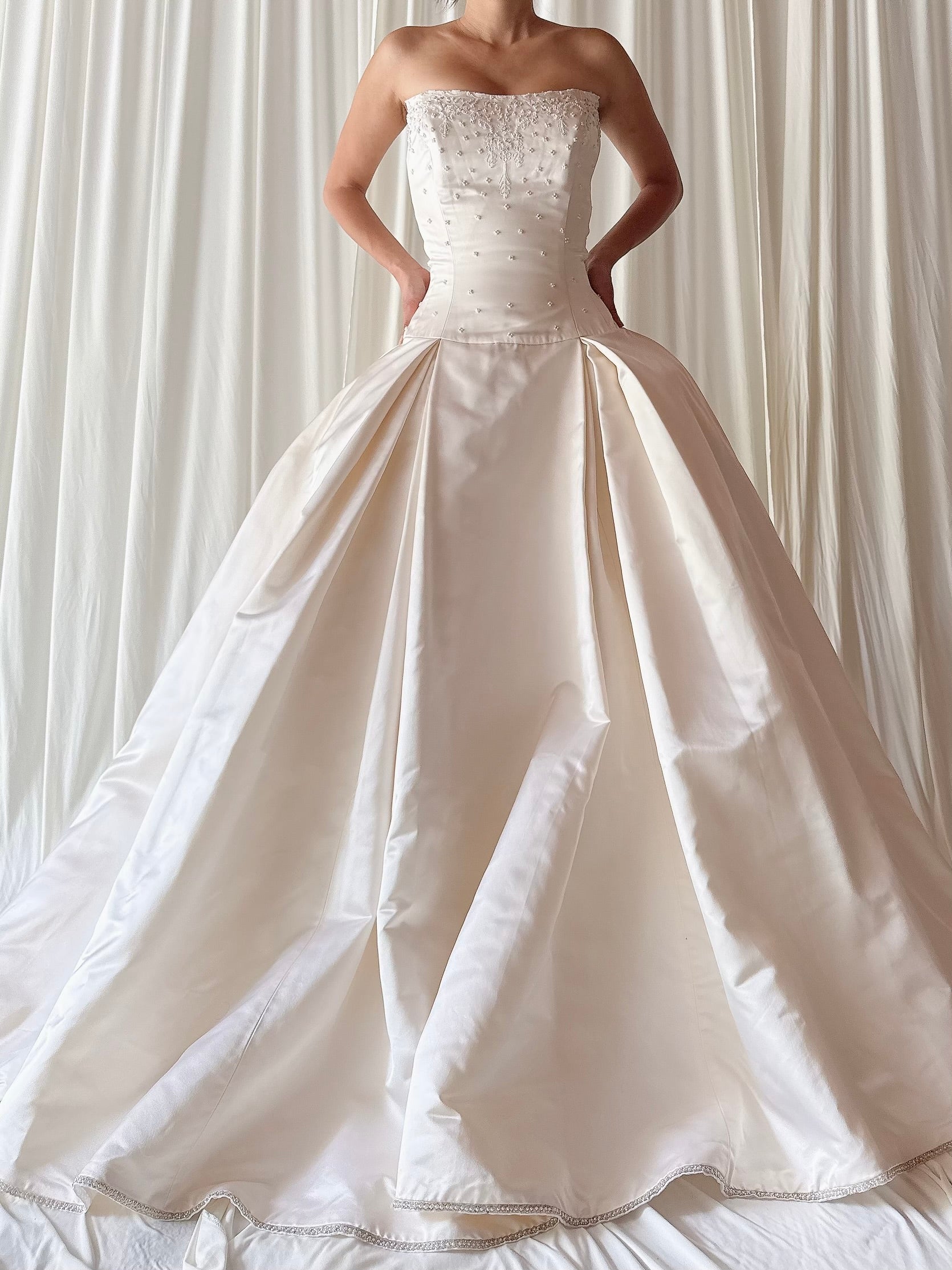 Vintage Eve of Milady Off-White Silk Gown - L/10