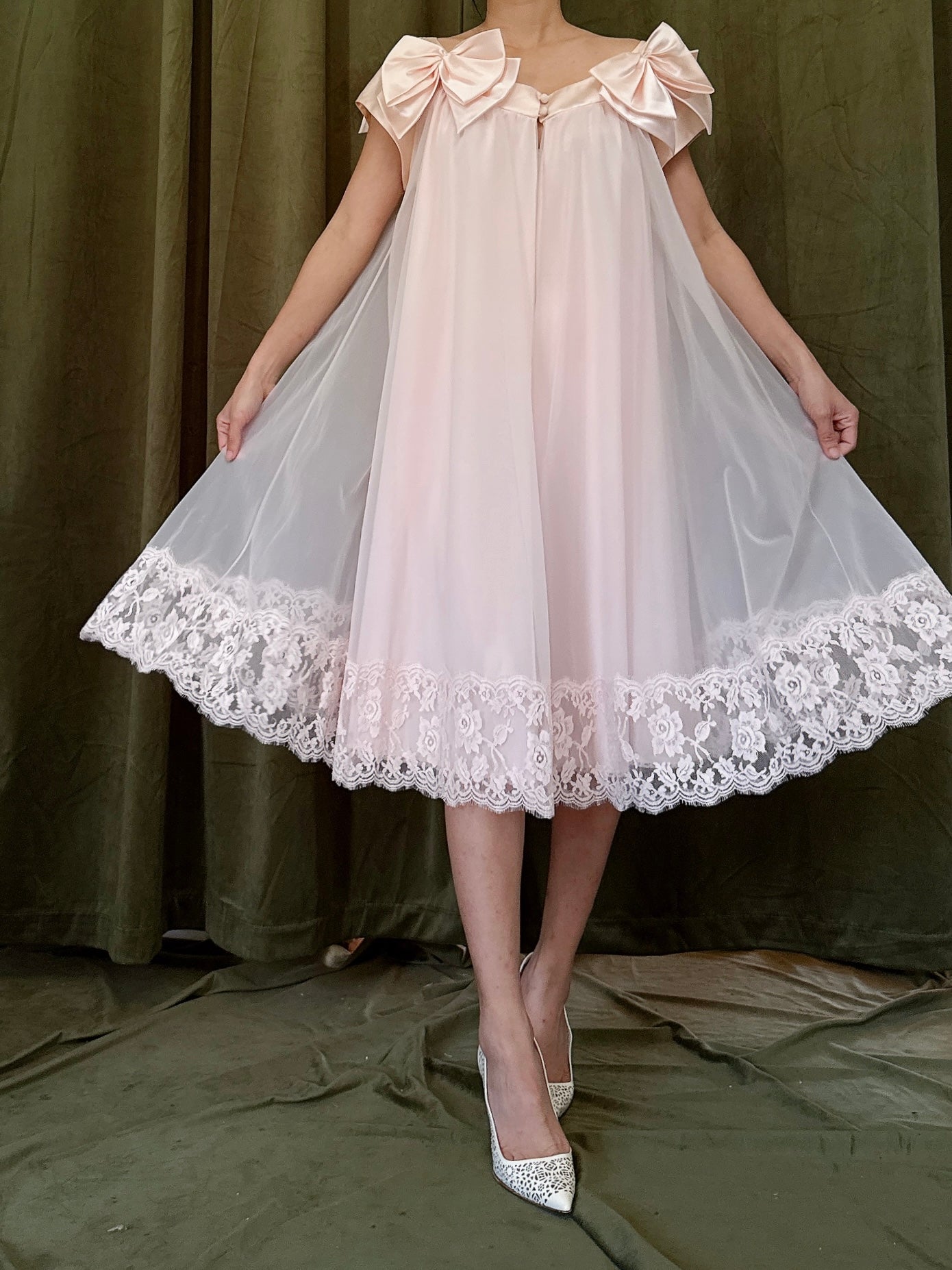 Vintage Pink Bow Duster - M