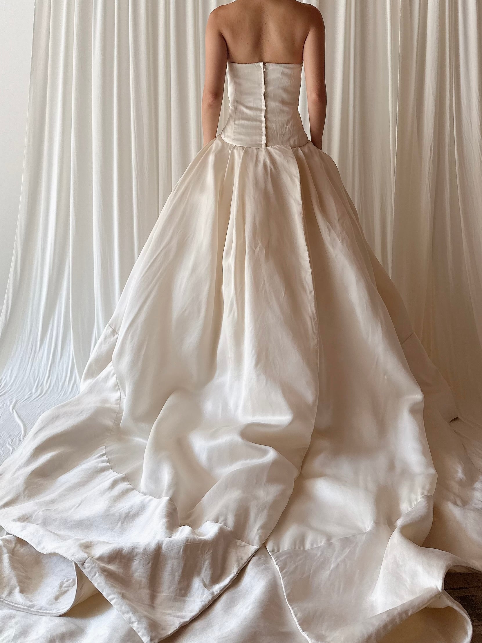 Vera Wang Silk Organza Gown - M/8