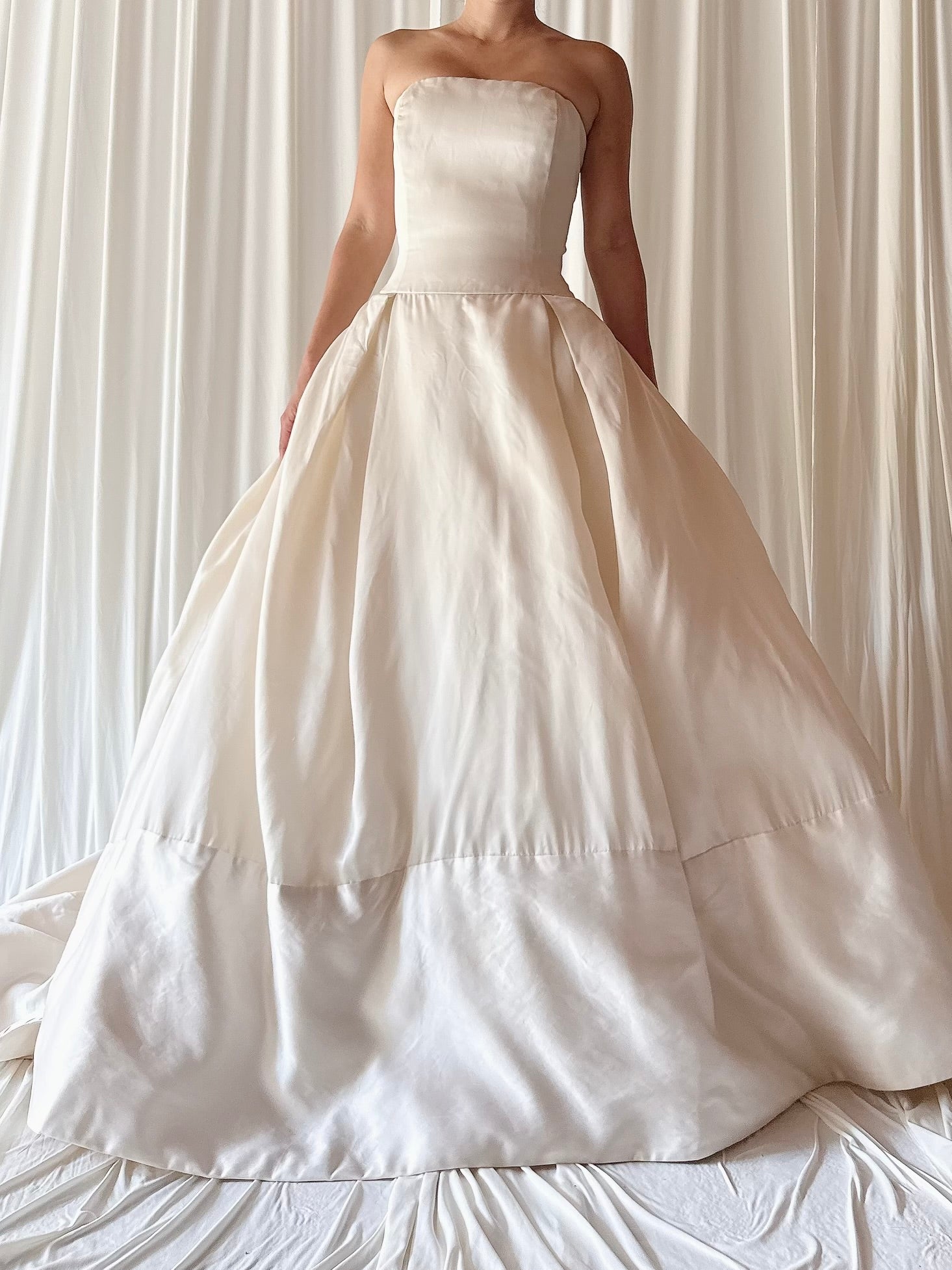 Vera Wang Silk Organza Gown - M/8