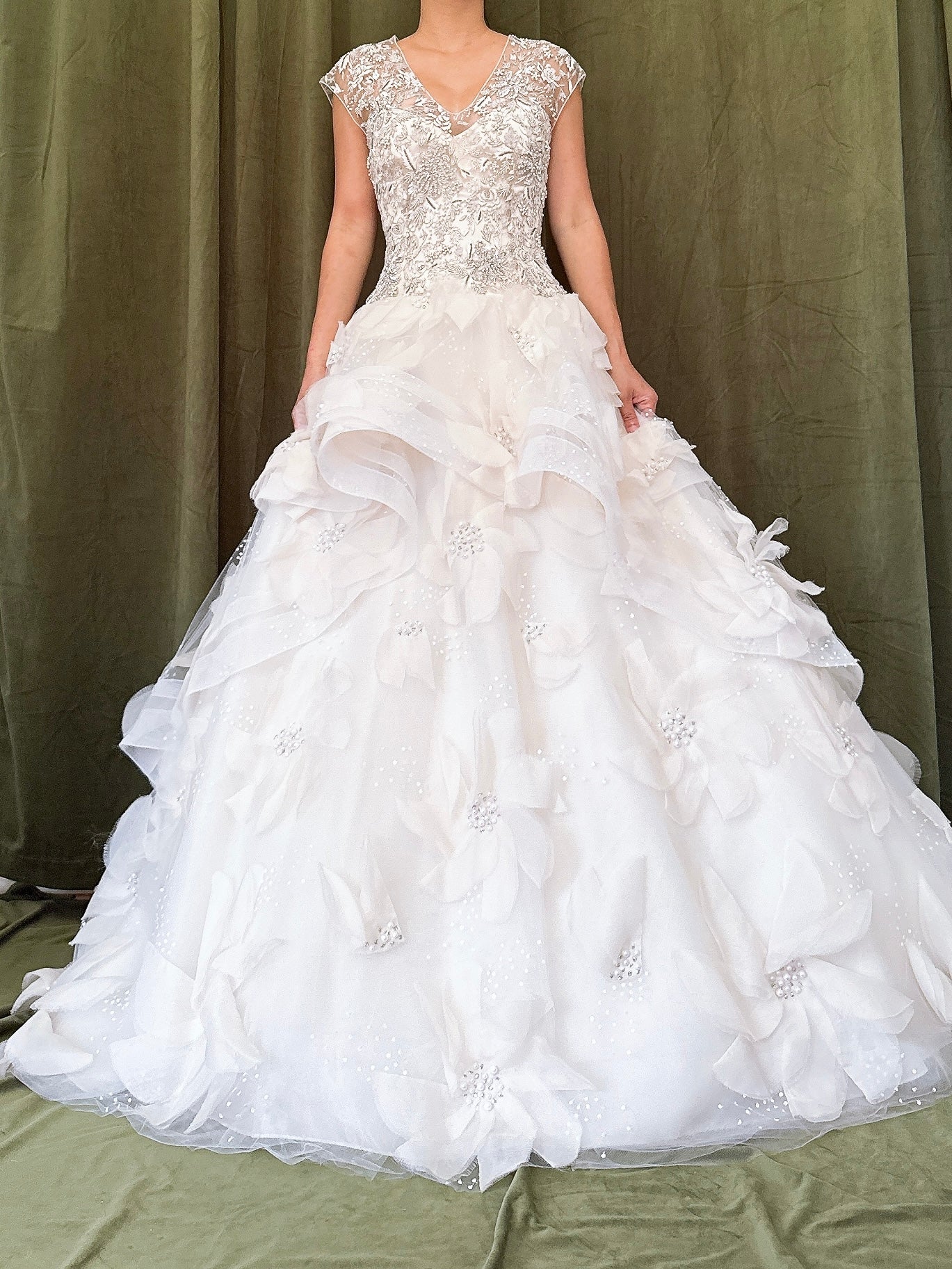 Monique Llhuilier Silk organza flower gown - S