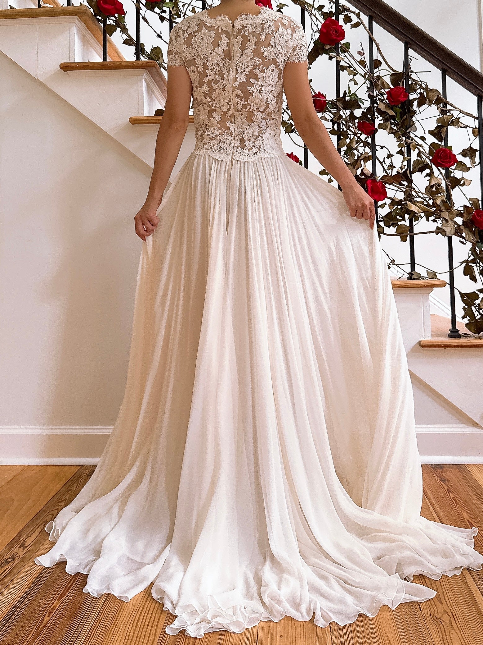 00 Off-White Reem Acra Chiffon Cap Sleeve Gown - M/6/8