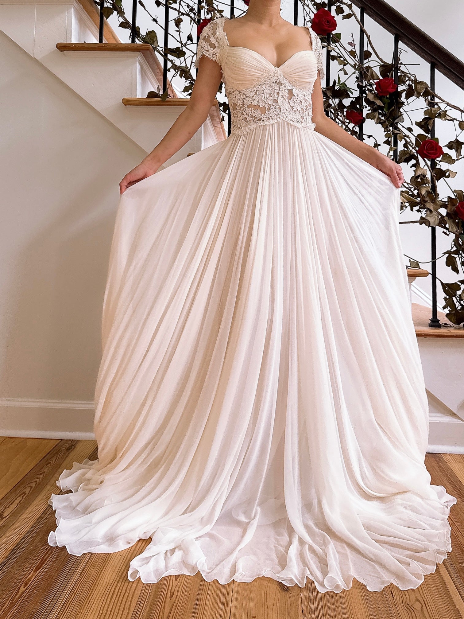 00 Off-White Reem Acra Chiffon Cap Sleeve Gown - M/6/8