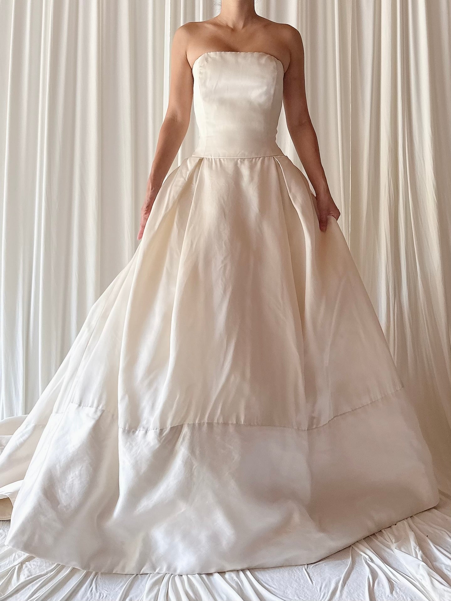Vera Wang Silk Organza Gown - M/8