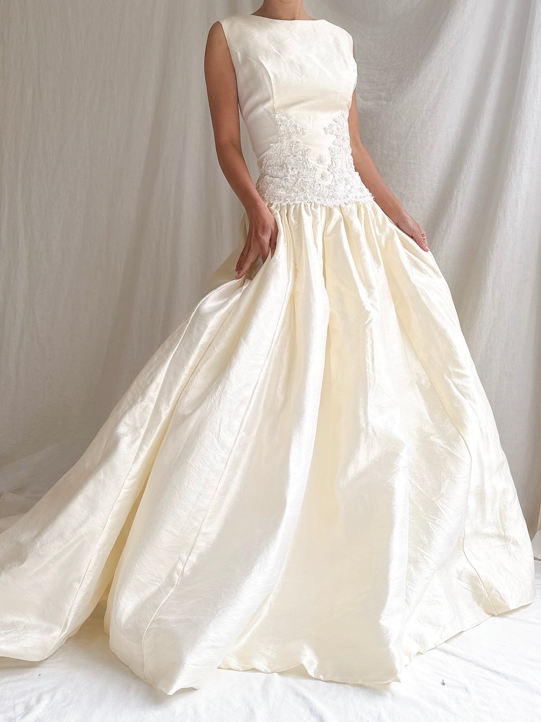 Vintage Boatneck Lace Detail Waist Gown - M/8