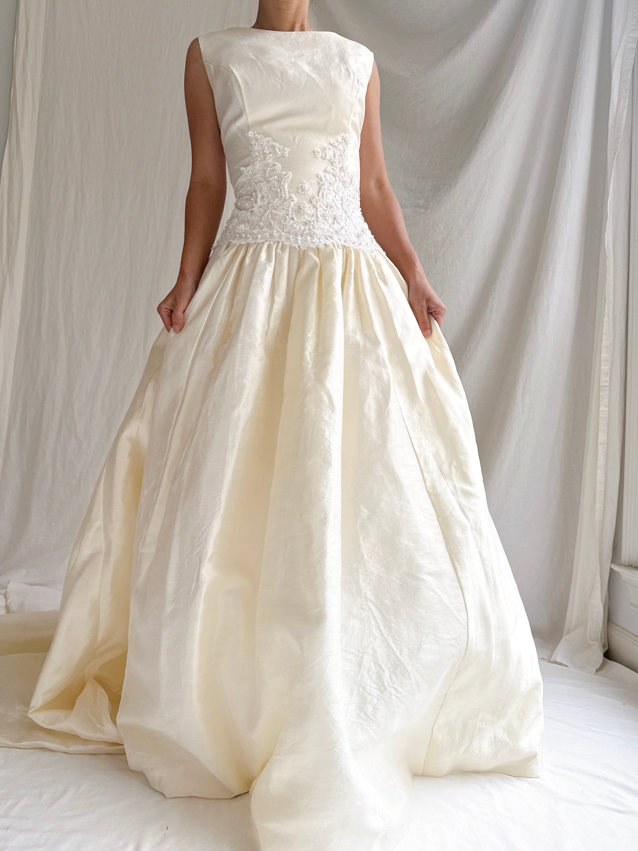 Vintage Boatneck Lace Detail Waist Gown - M/8